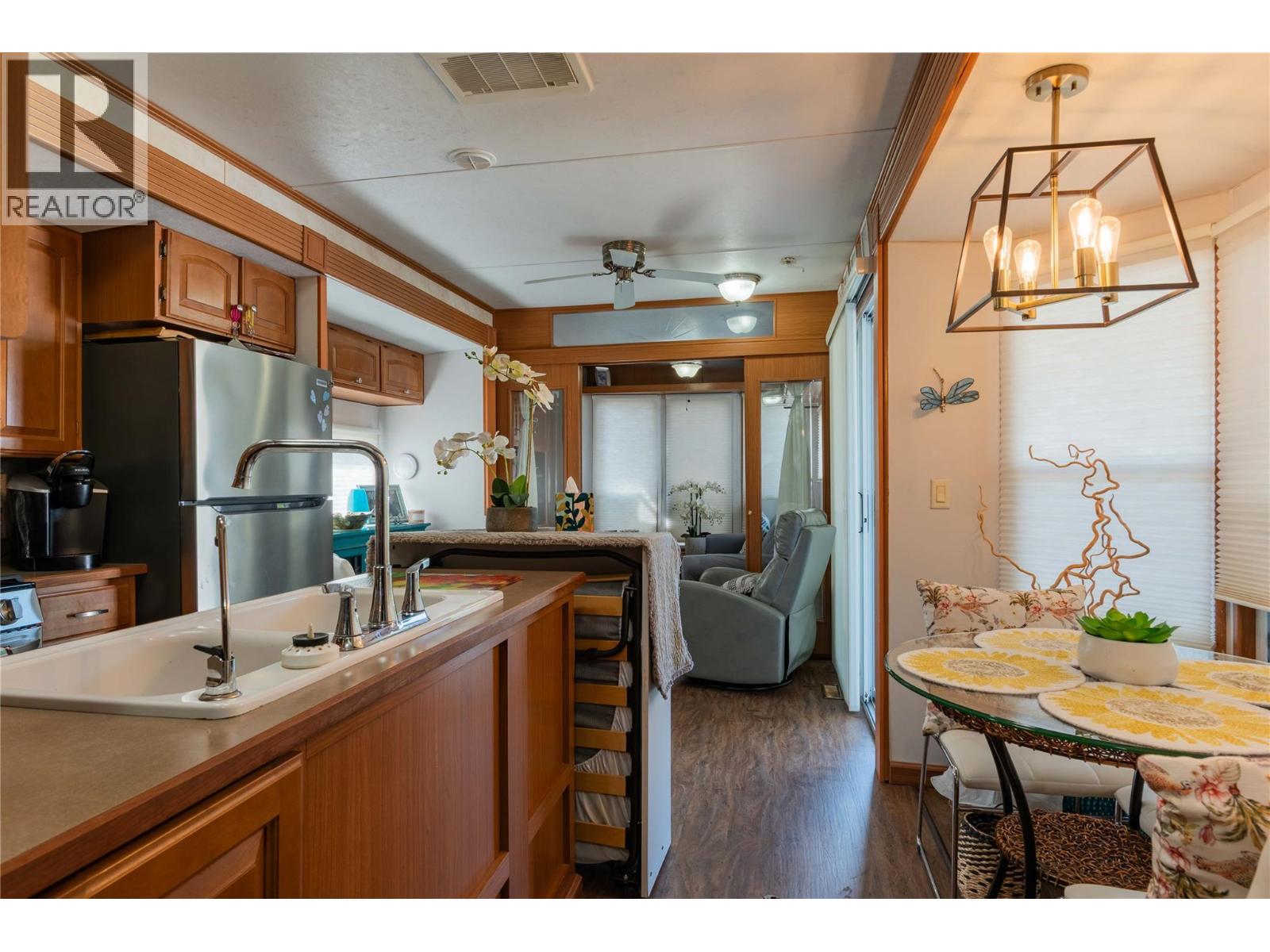 #95 1835 BAKERY FRONTAGE ROAD - 11