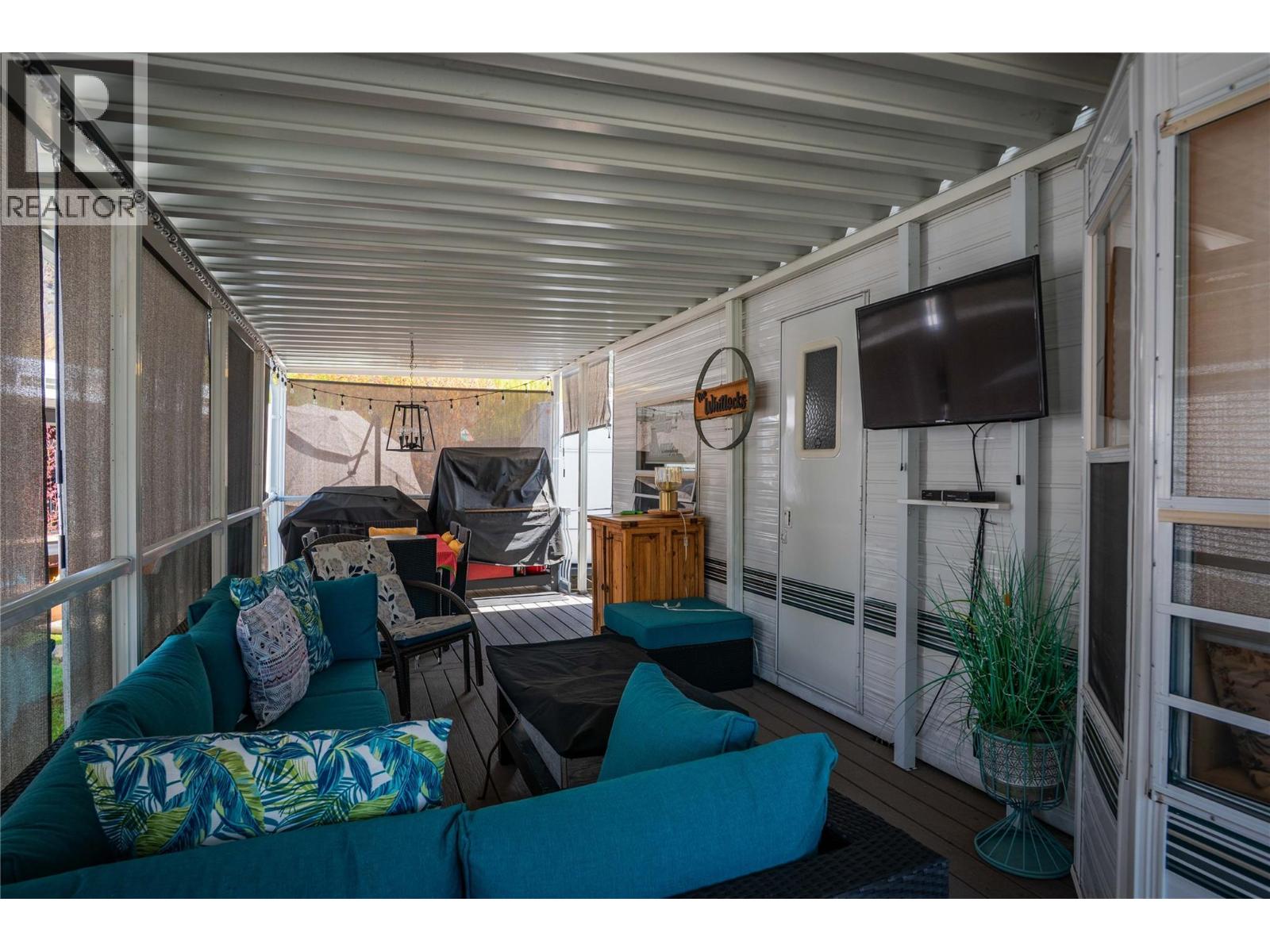 #95 1835 BAKERY FRONTAGE ROAD - 19