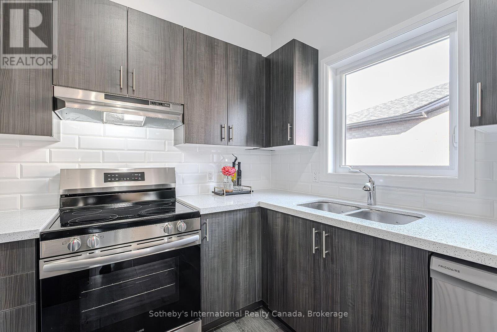 #52 550 GREY STREET - 10