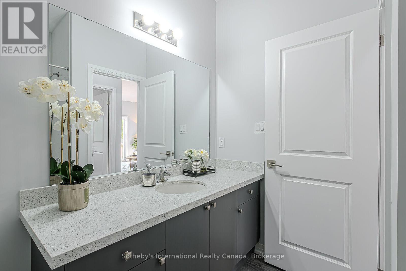 #52 550 GREY STREET - 23