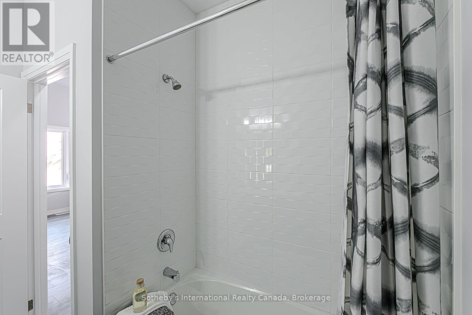 #52 550 GREY STREET - 24