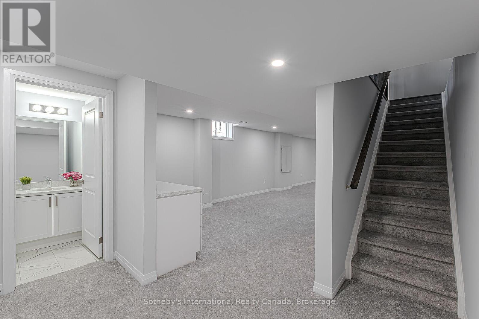 #52 550 GREY STREET - 26