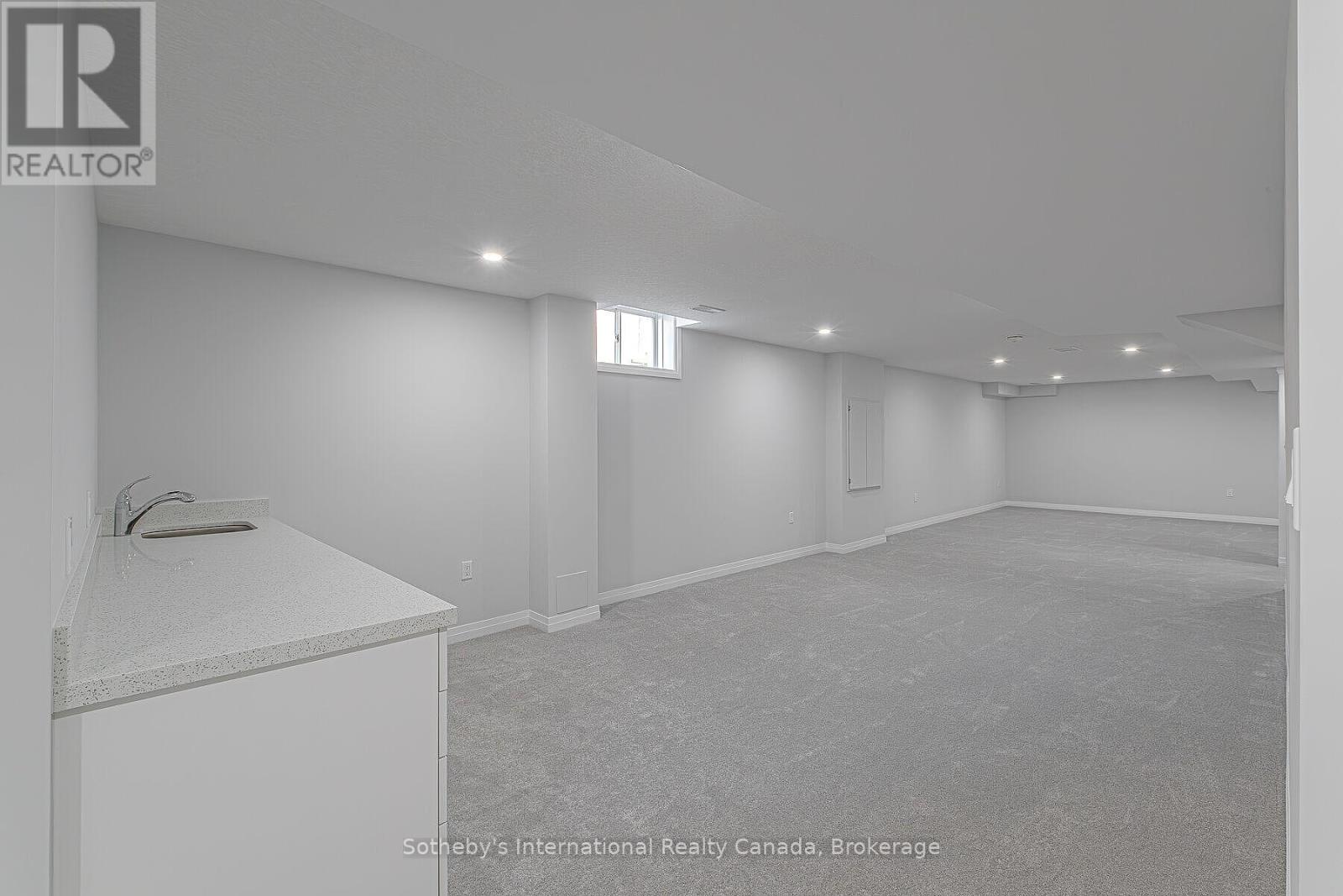 #52 550 GREY STREET - 30