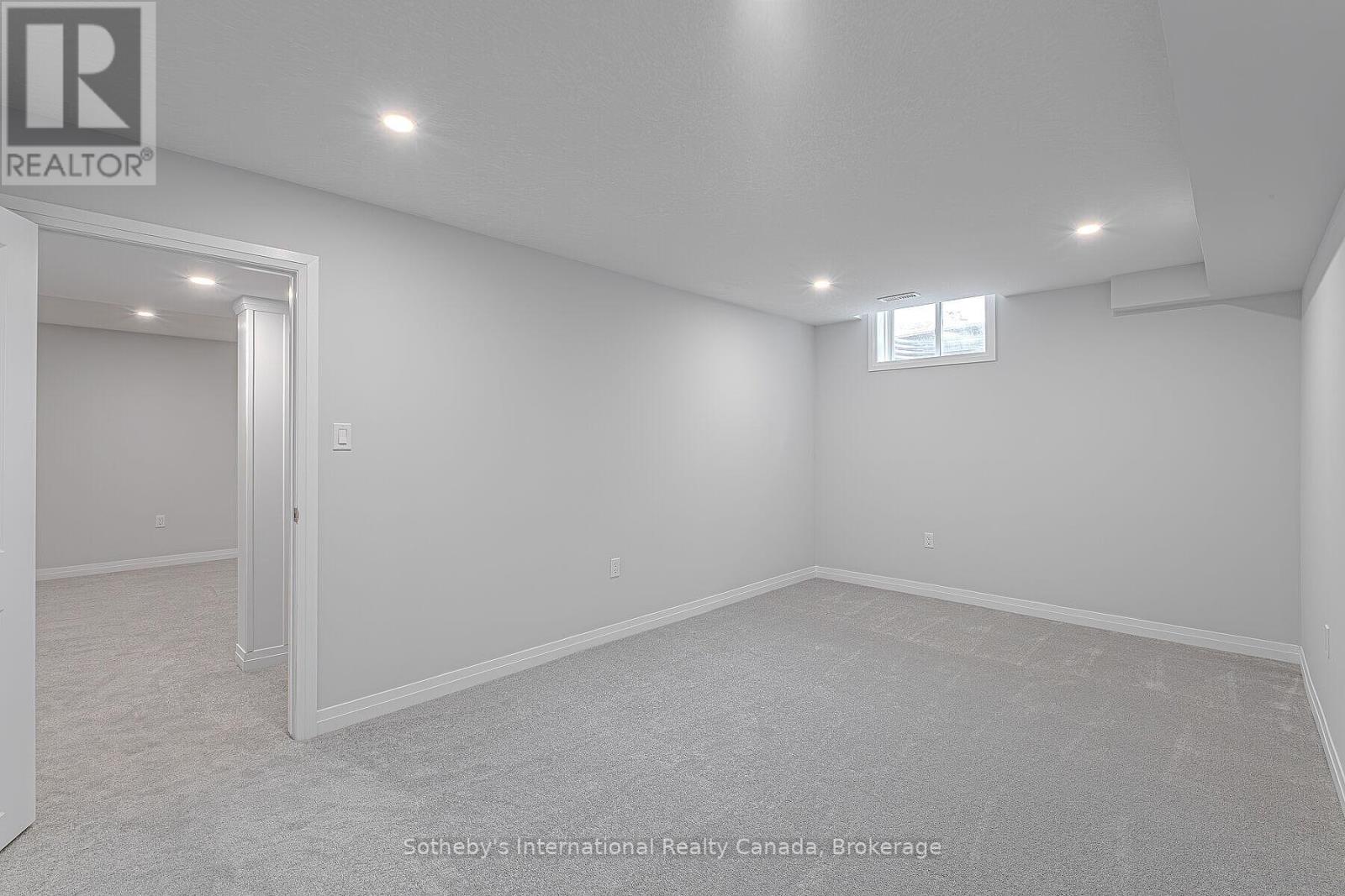 #52 550 GREY STREET - 44