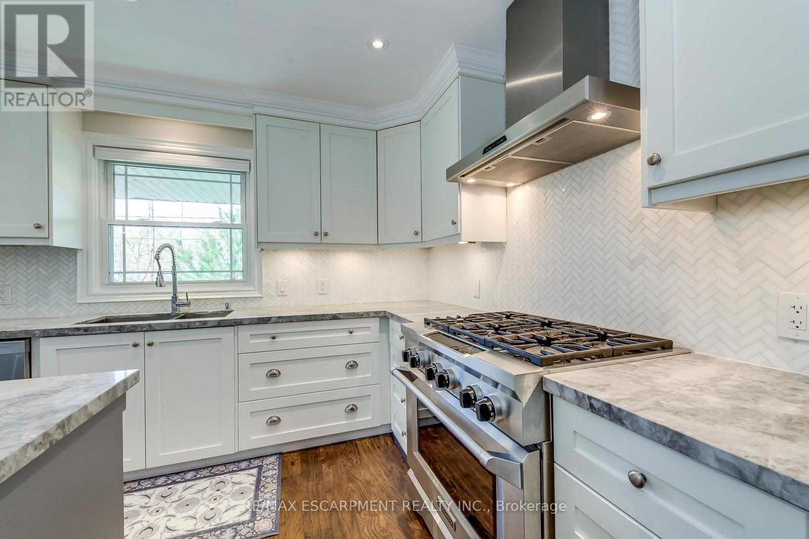 4306 LAKESHORE ROAD - 13