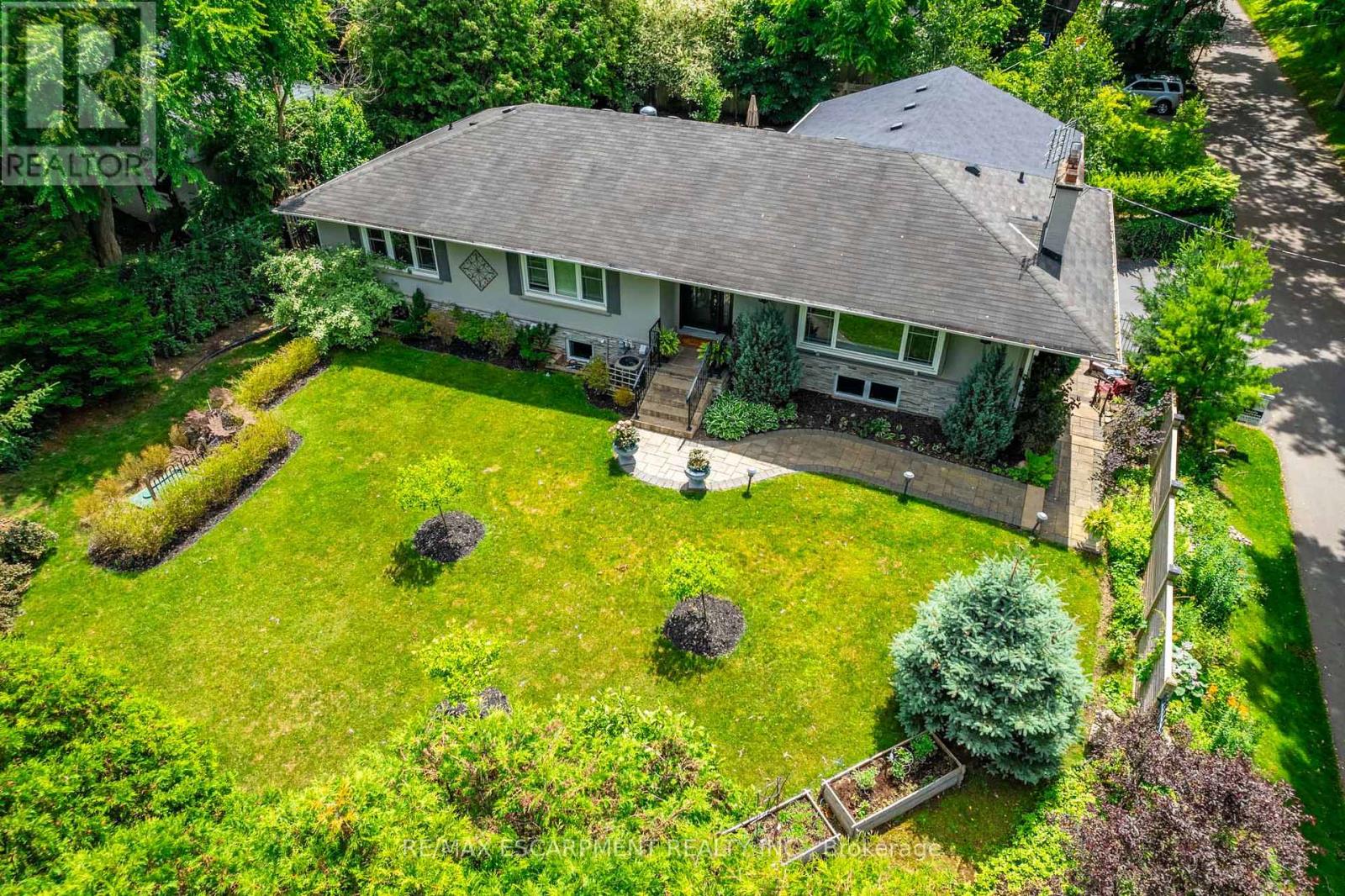 4306 LAKESHORE ROAD - 2