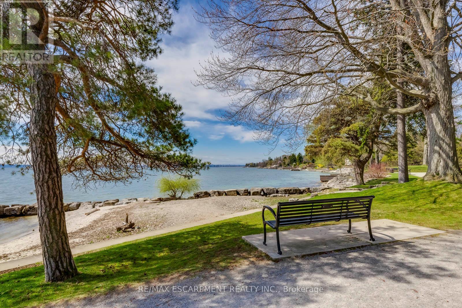 4306 LAKESHORE ROAD - 43