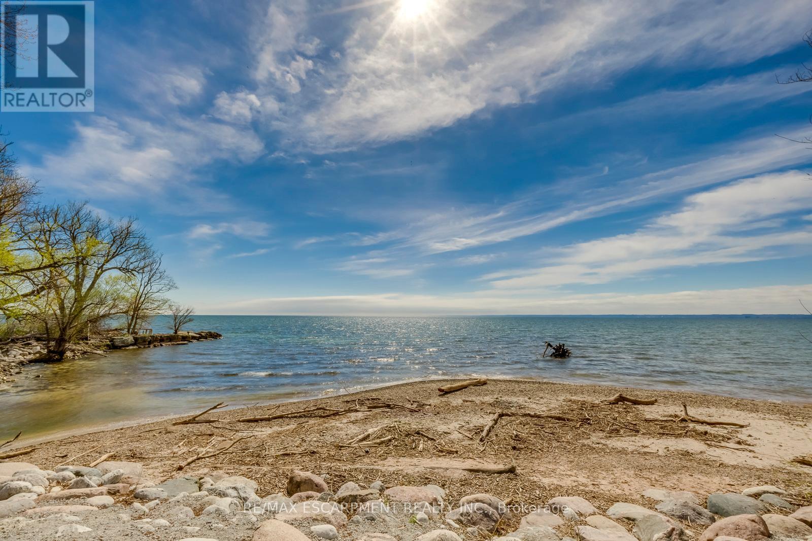 4306 LAKESHORE ROAD - 44