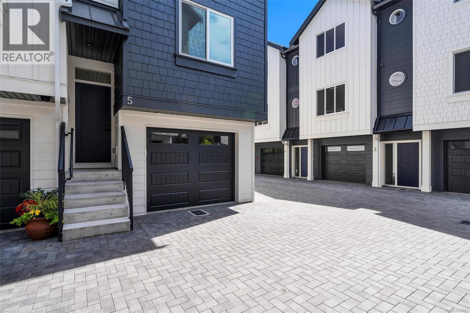 #5 10145 FIFTH ST - 36