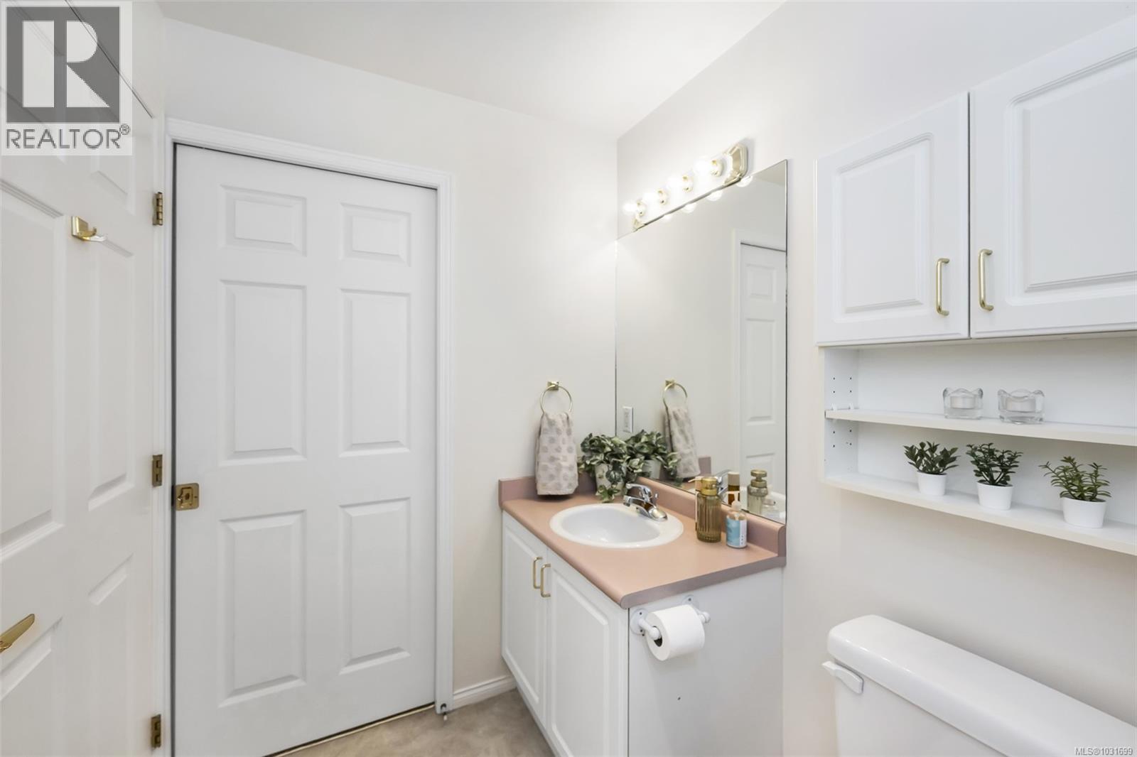 104 1485 Garnet Rd, Saanich