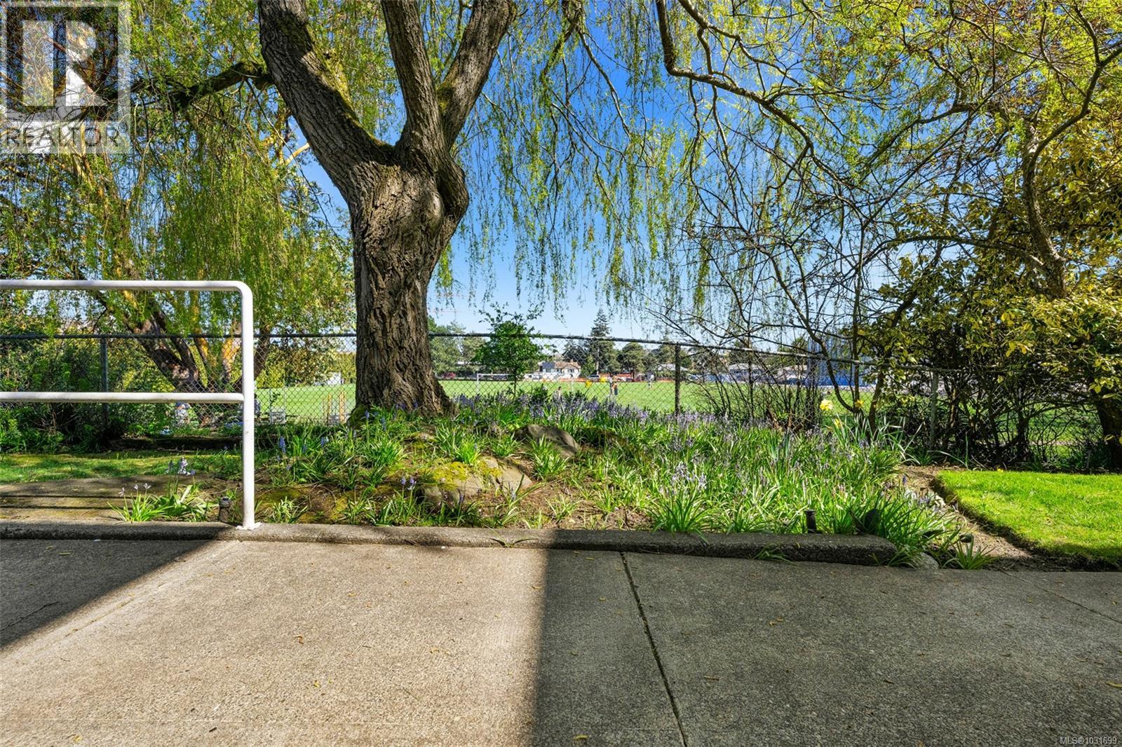 104 1485 Garnet Rd, Saanich