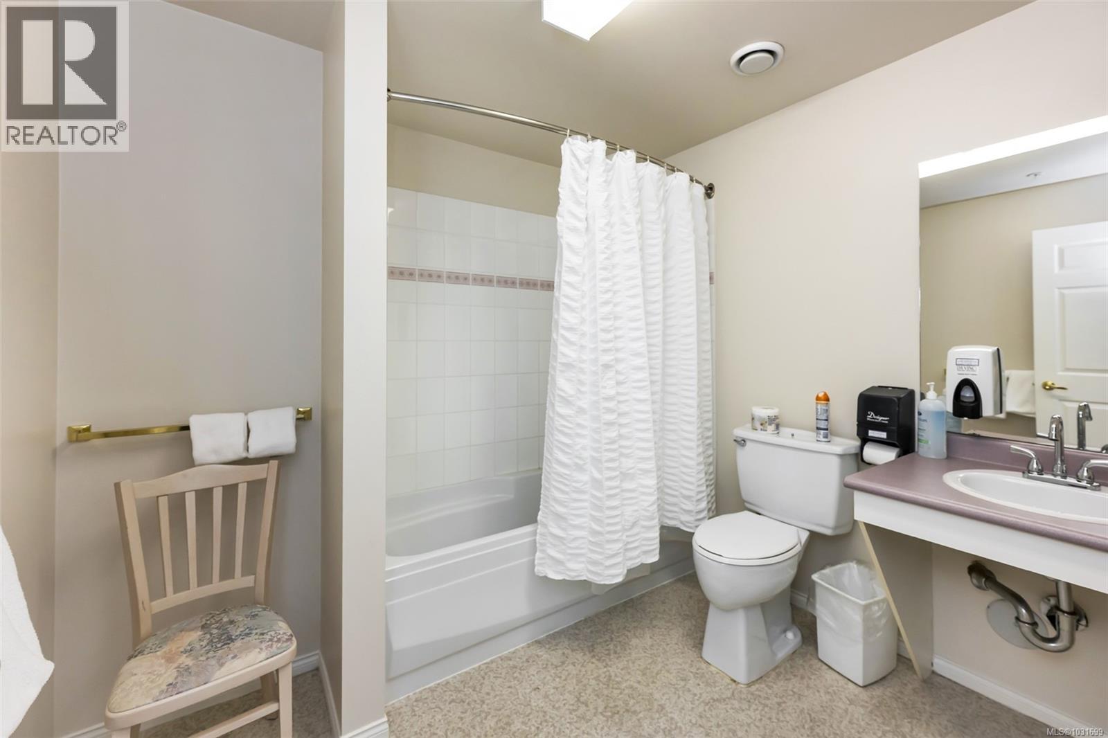 104 1485 Garnet Rd, Saanich