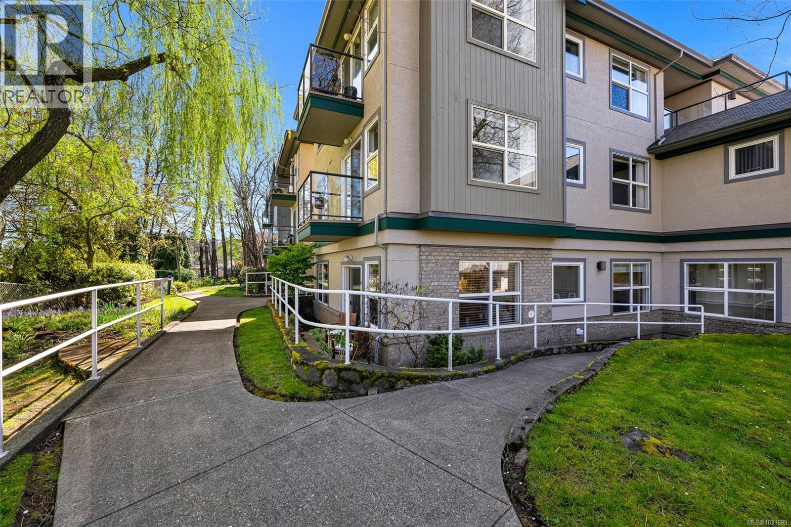 104 1485 Garnet Rd, Saanich