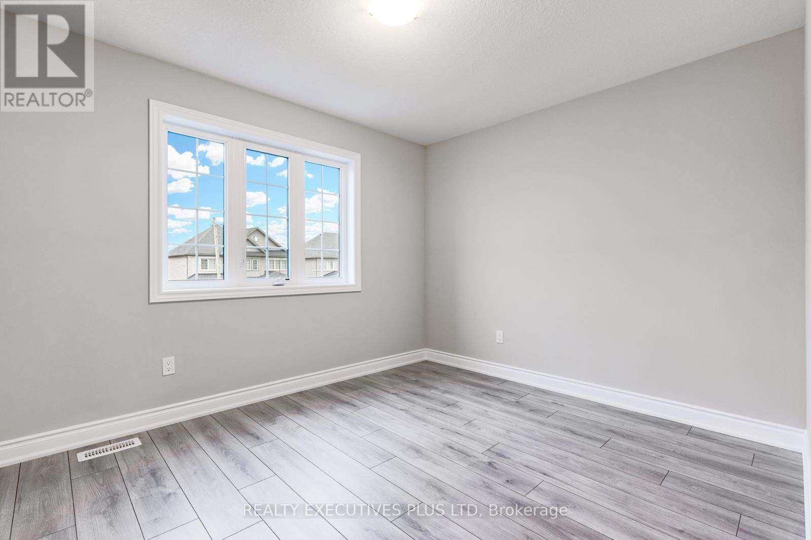 15 VENTURE WAY - 25