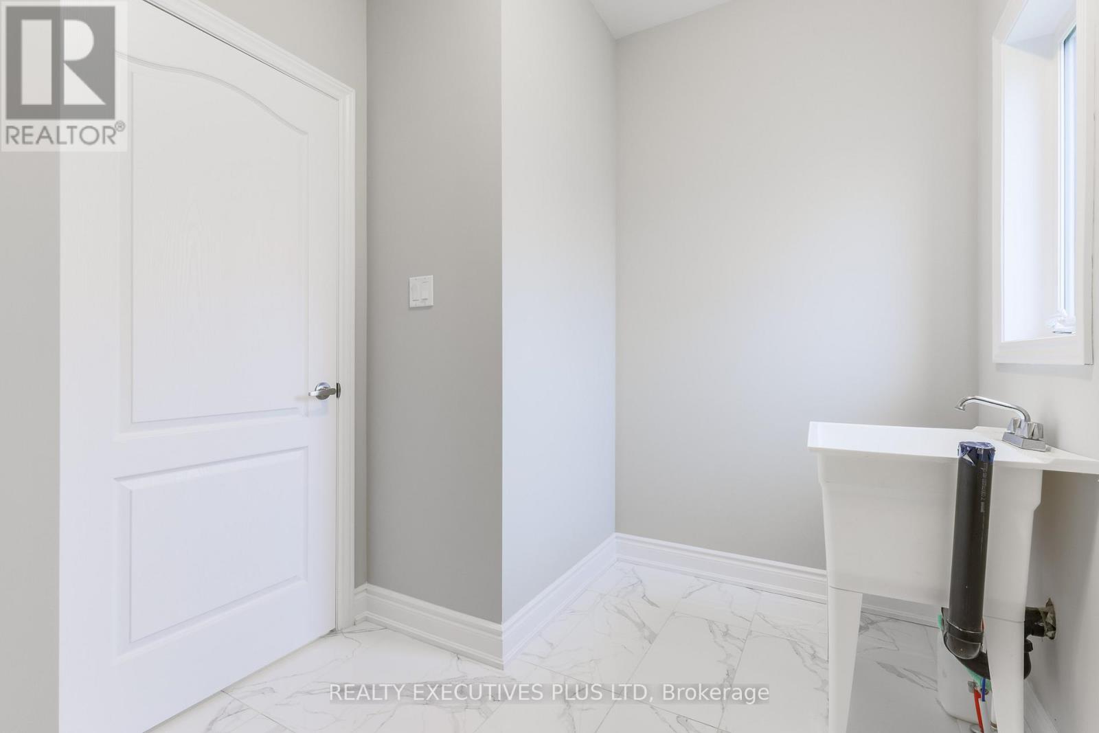 15 VENTURE WAY - 30
