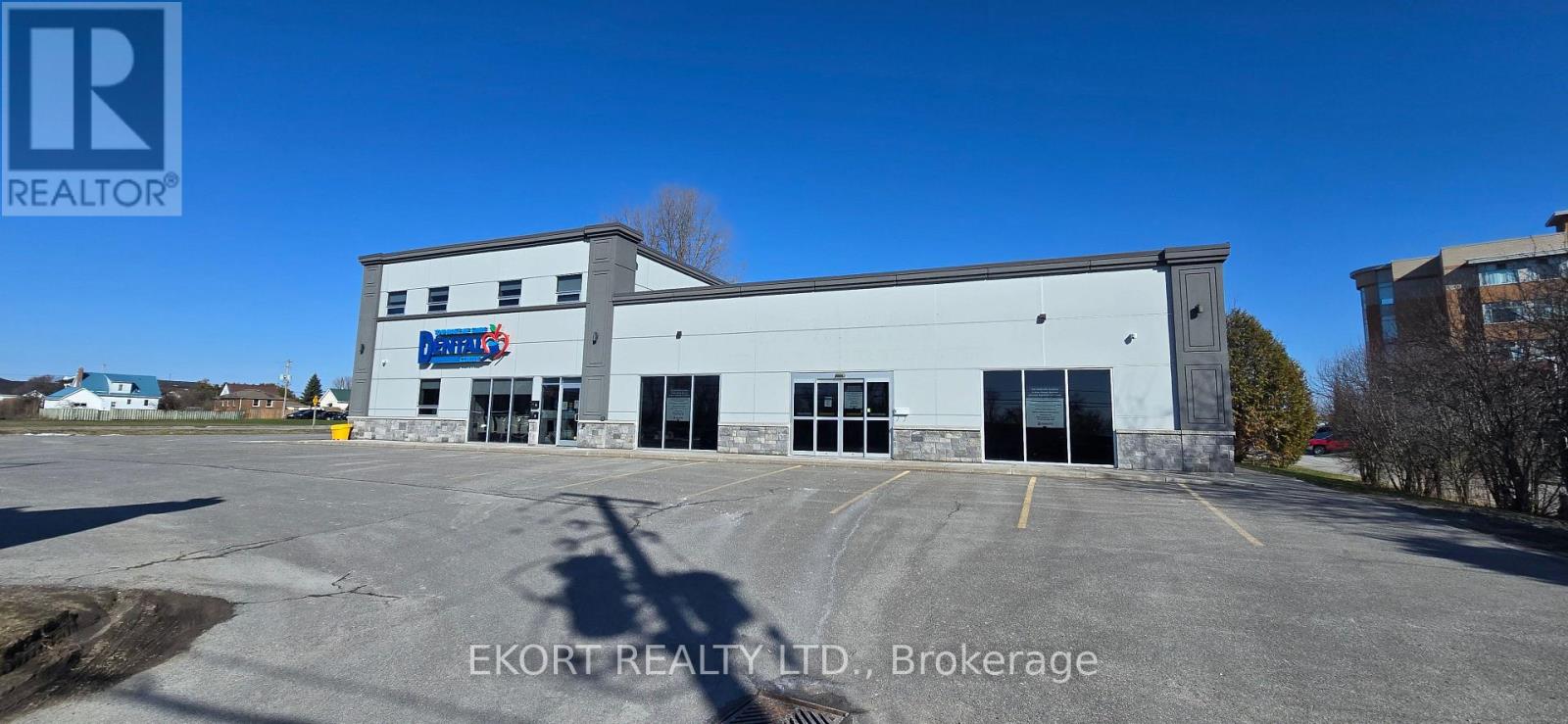 #B - 486 DUNDAS STREET W