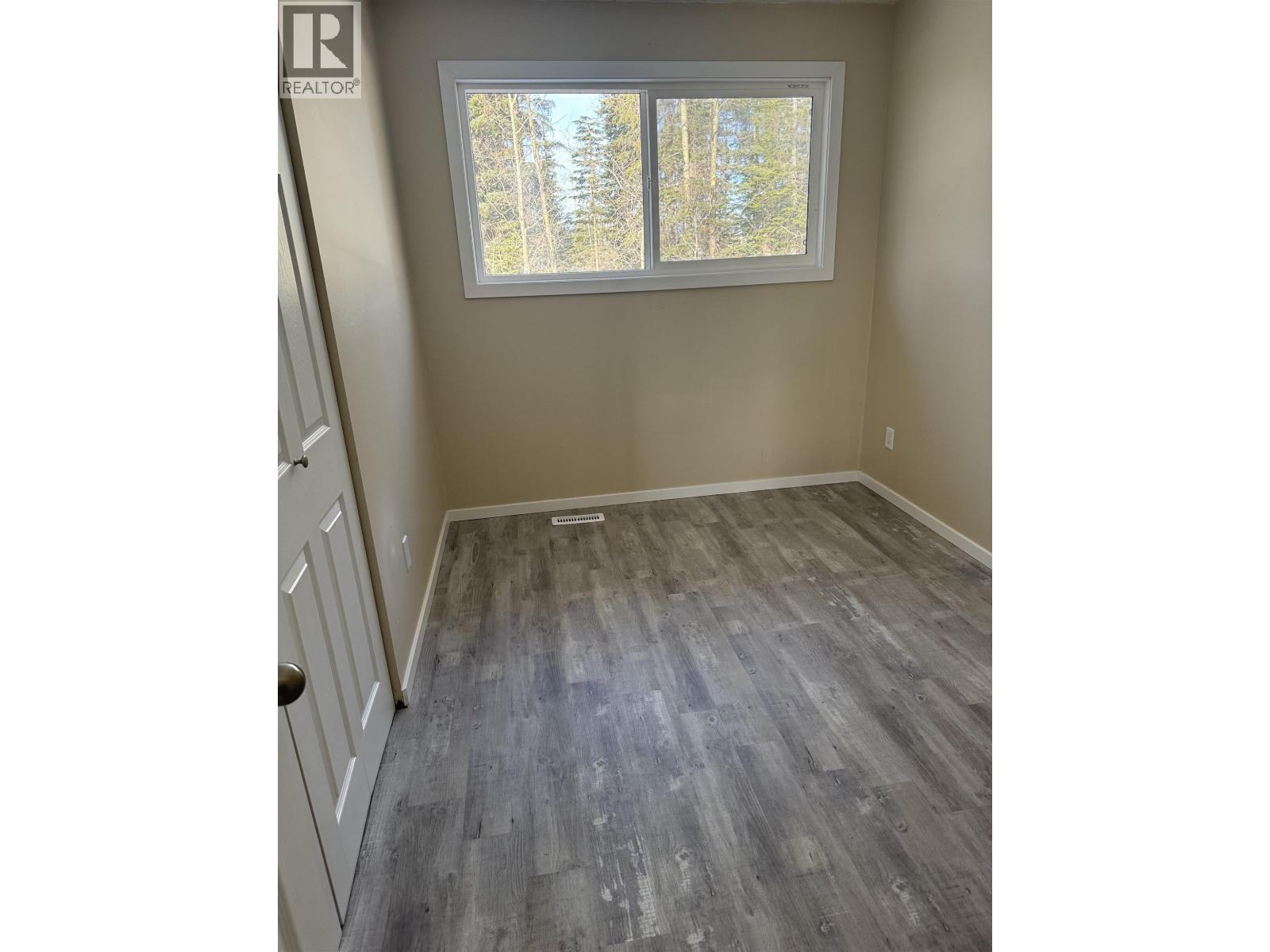 221 CRYSDALE DRIVE - 8