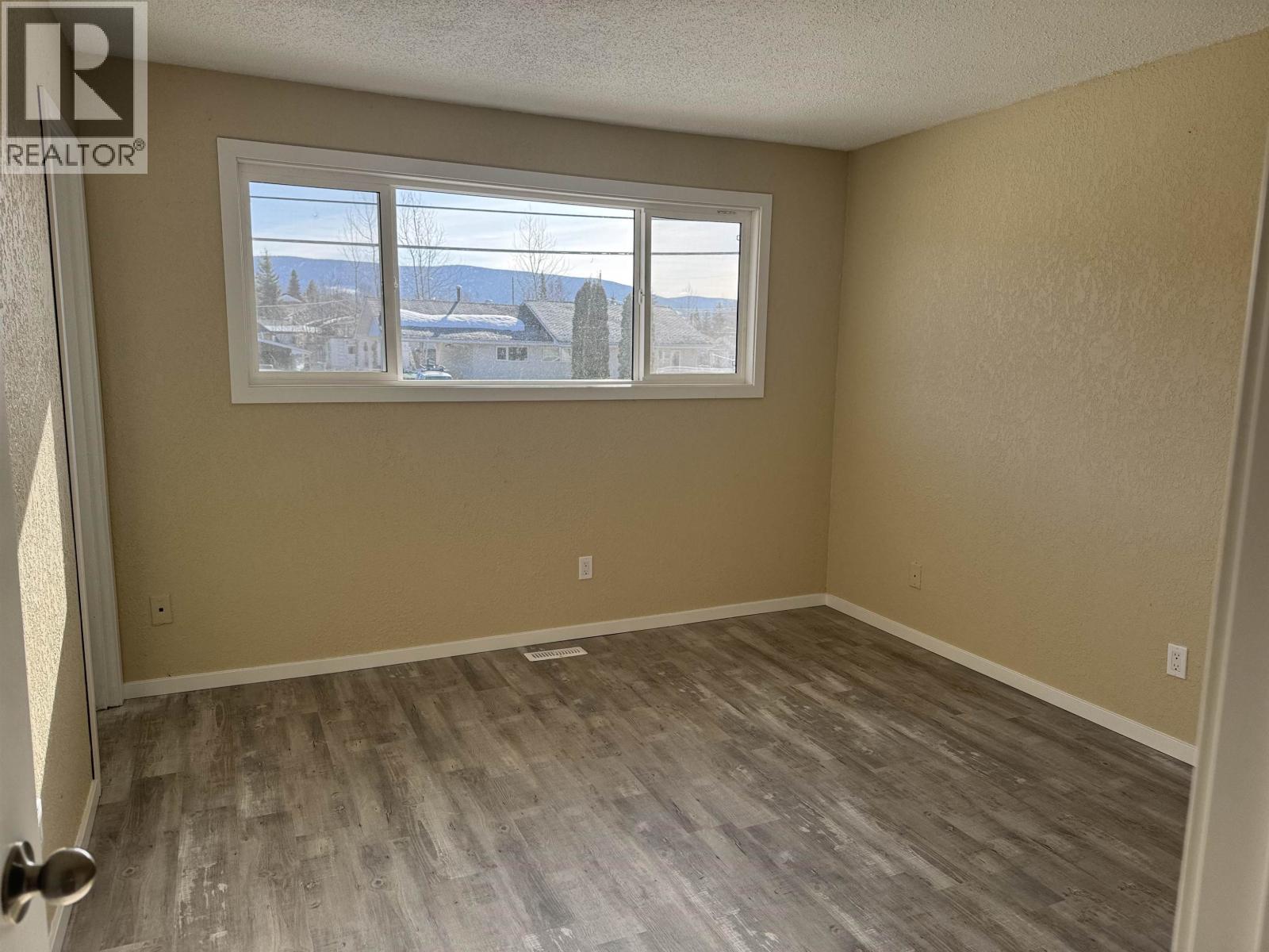 221 CRYSDALE DRIVE - 5