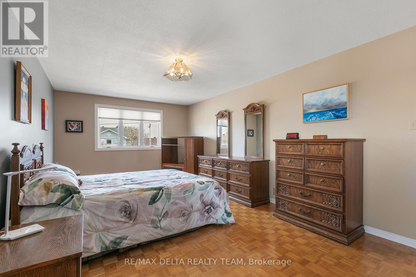 657 STE ANNE STREET - 33