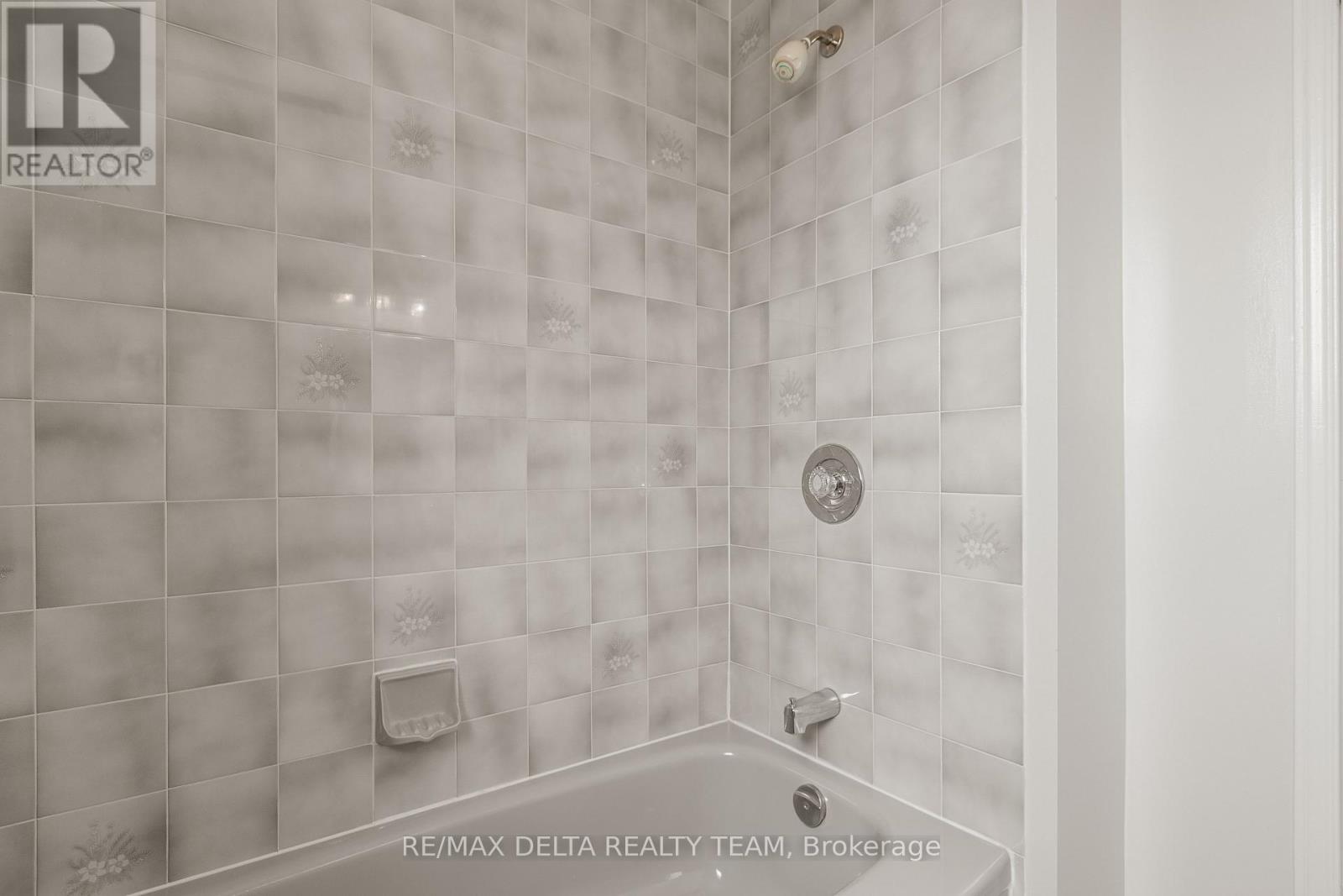 657 STE ANNE STREET - 41