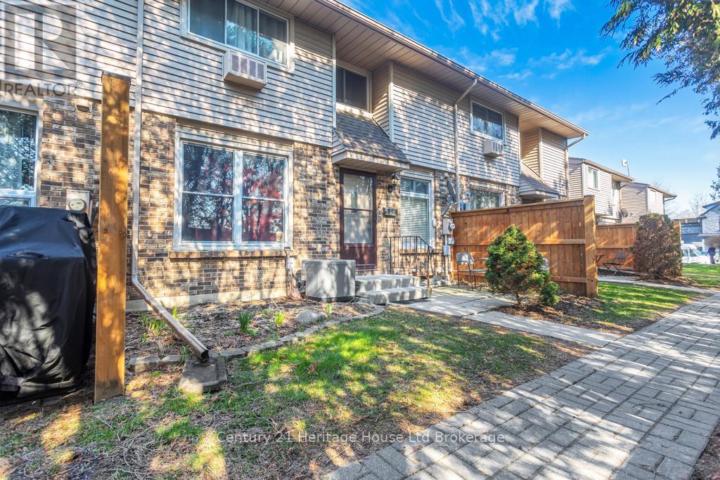 2-bedroom home for sale at 18 - 1 LAMERS COURT, Tillsonburg ON · photo 2 of 19
