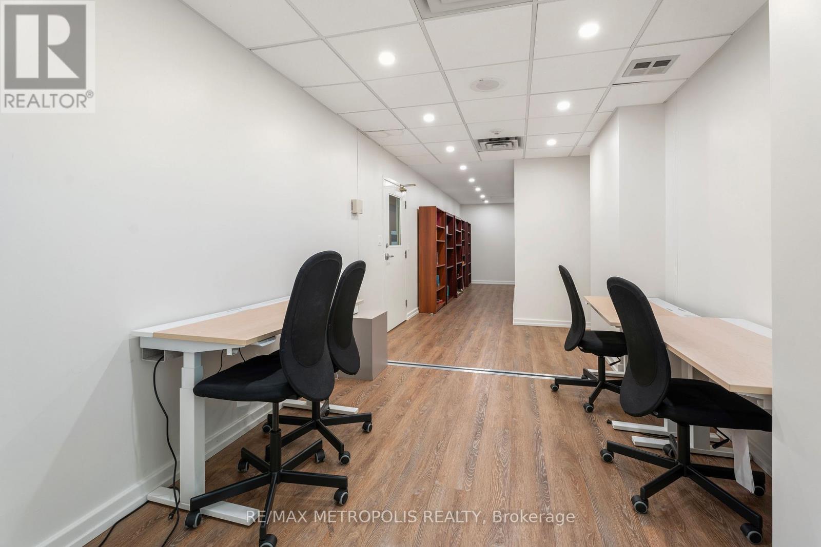 #1707 3233 EGLINTON AVENUE E - 29