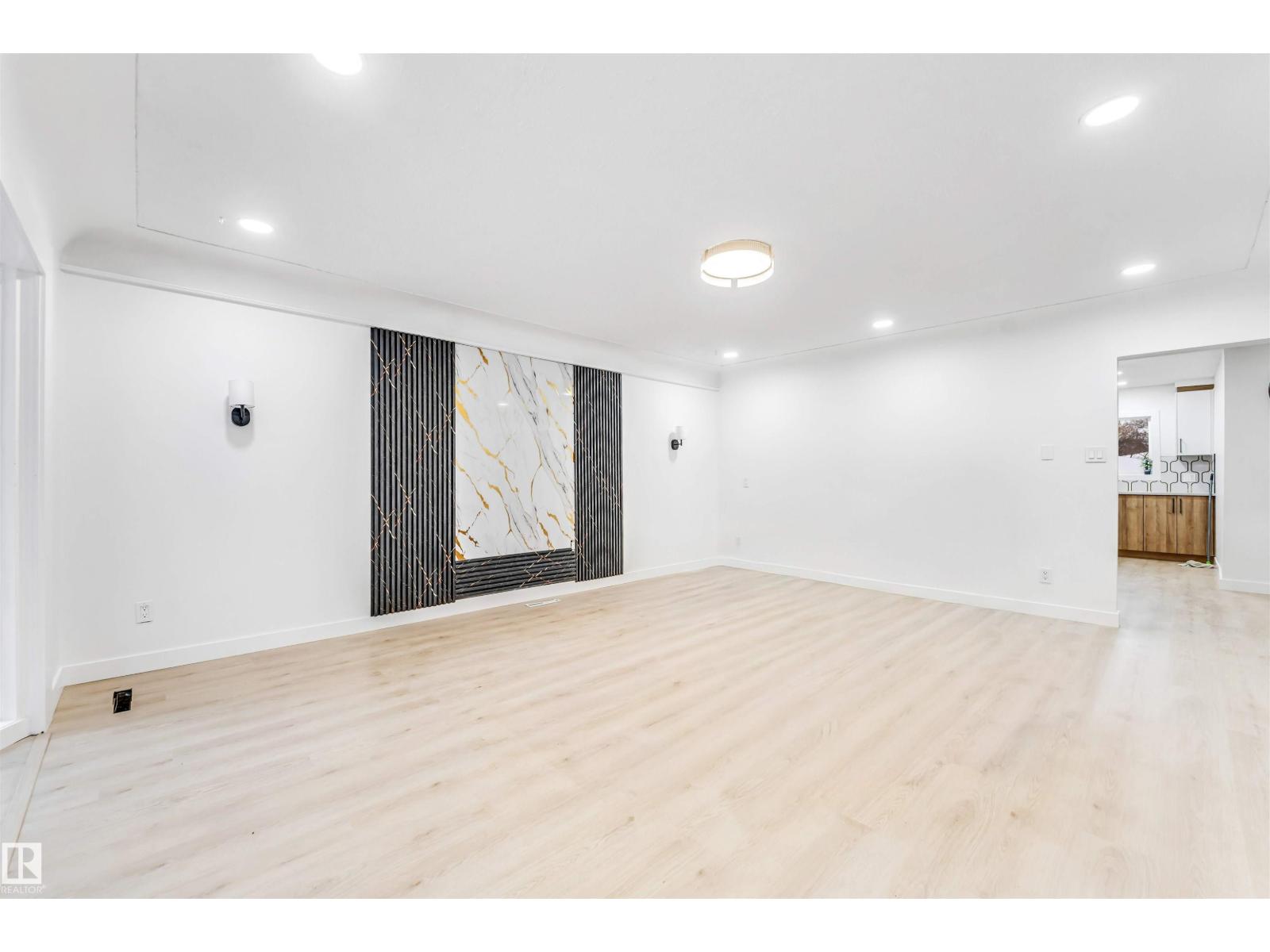 12423 91 ST NW - 5