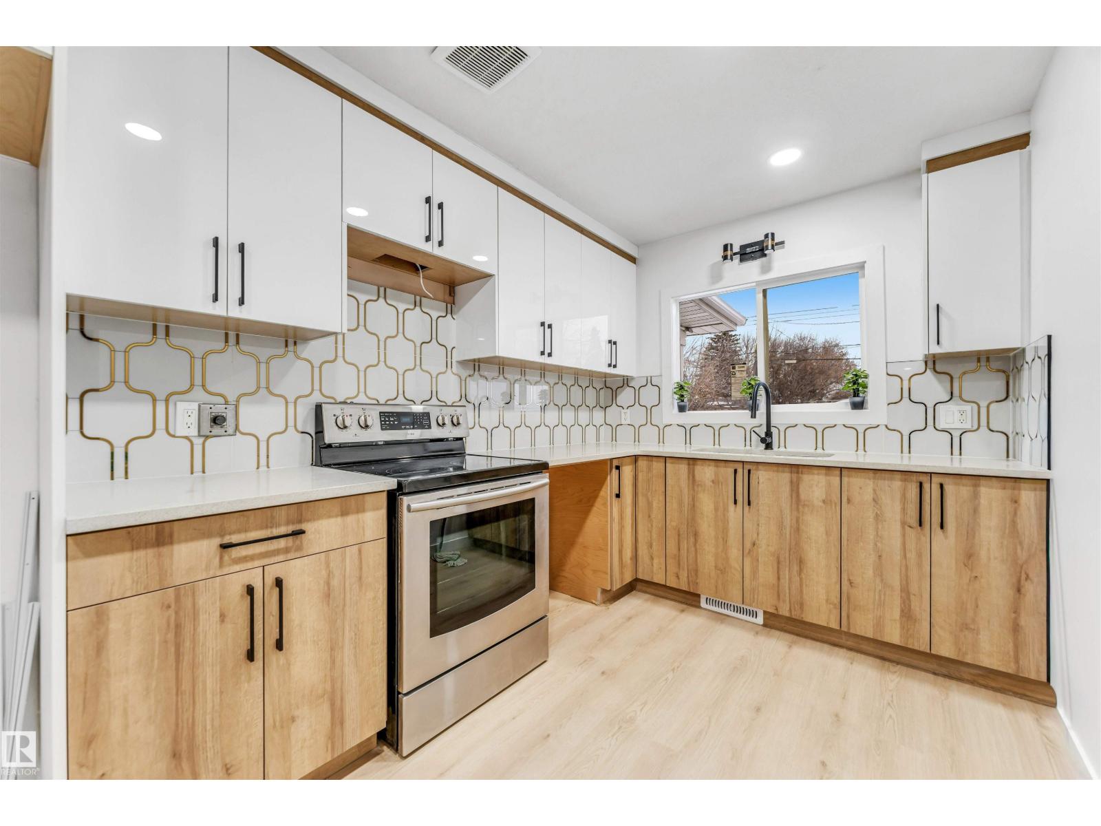 12423 91 ST NW - 8