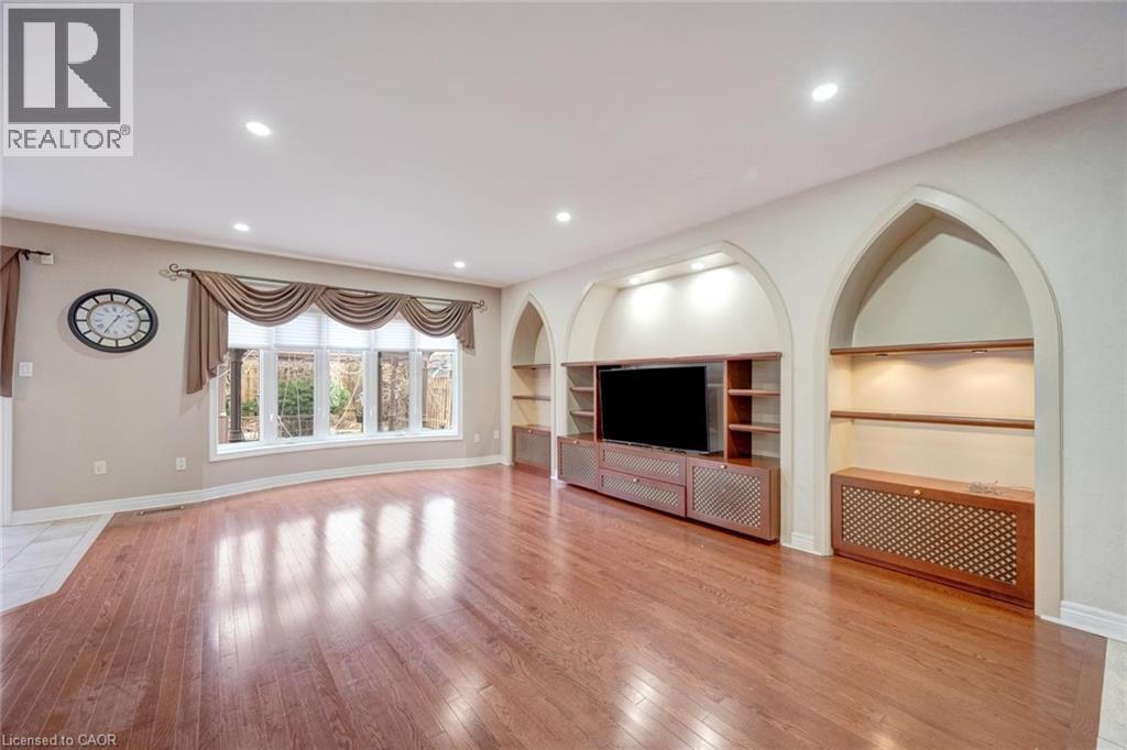 34 FORSYTH Crescent - 14