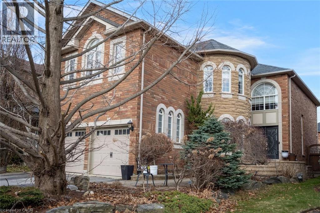 34 FORSYTH Crescent - 2