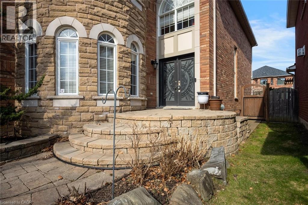 34 FORSYTH Crescent - 4