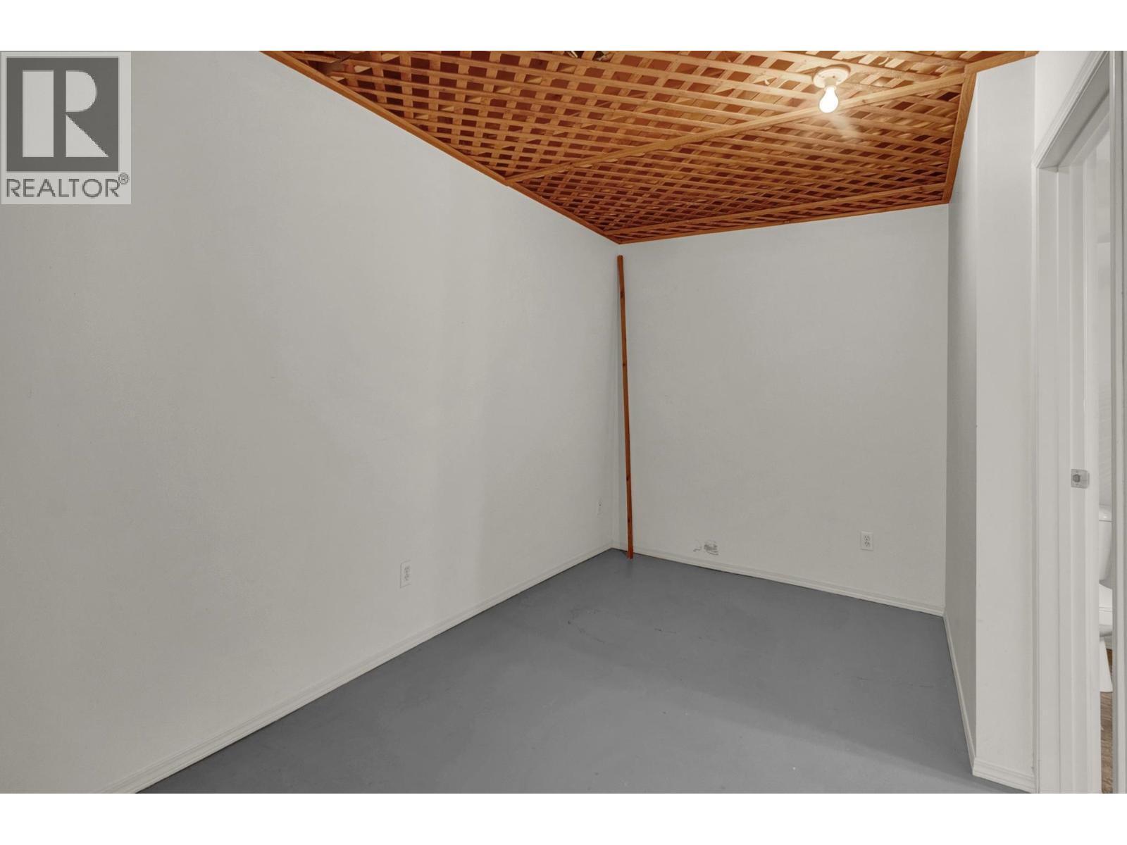 #206 3363 WESTWOOD DRIVE - 22