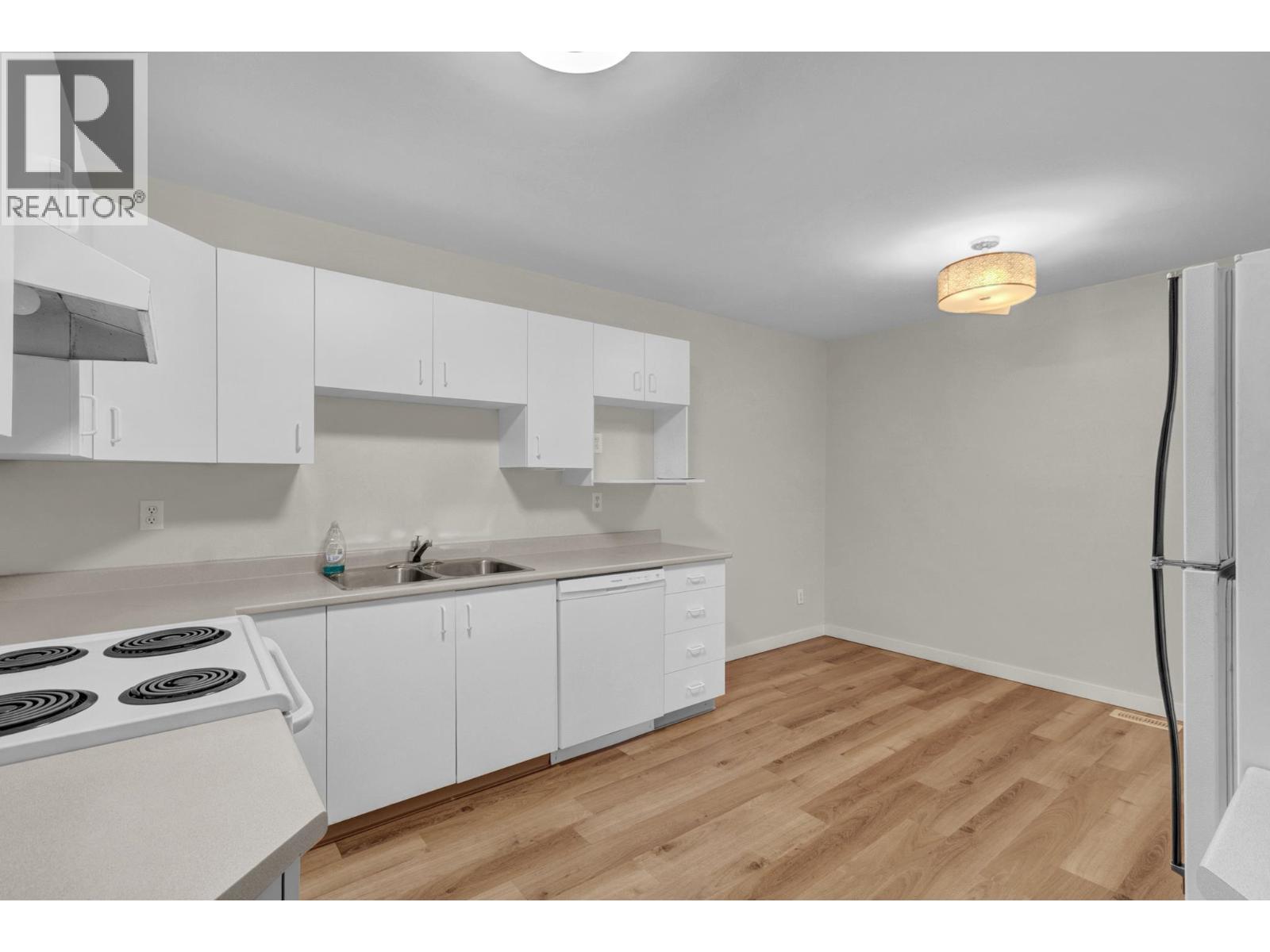 #206 3363 WESTWOOD DRIVE - 7