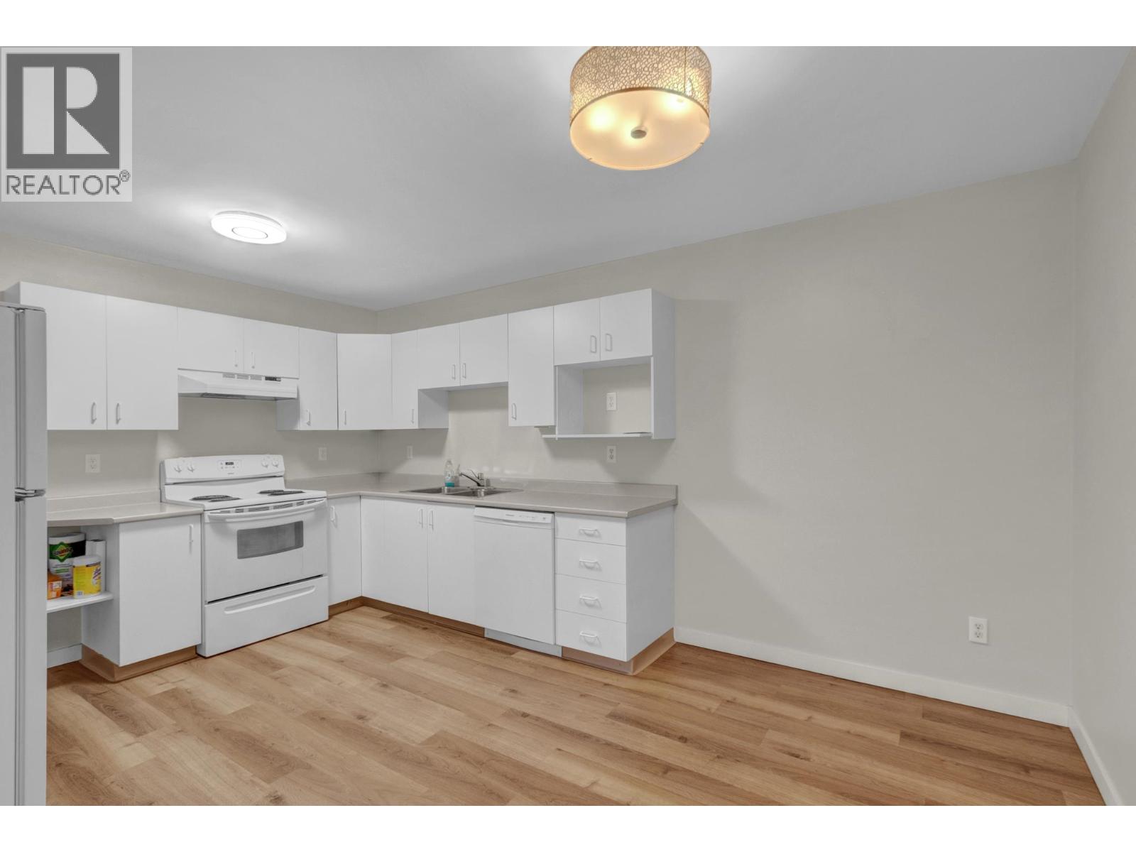 #206 3363 WESTWOOD DRIVE - 11