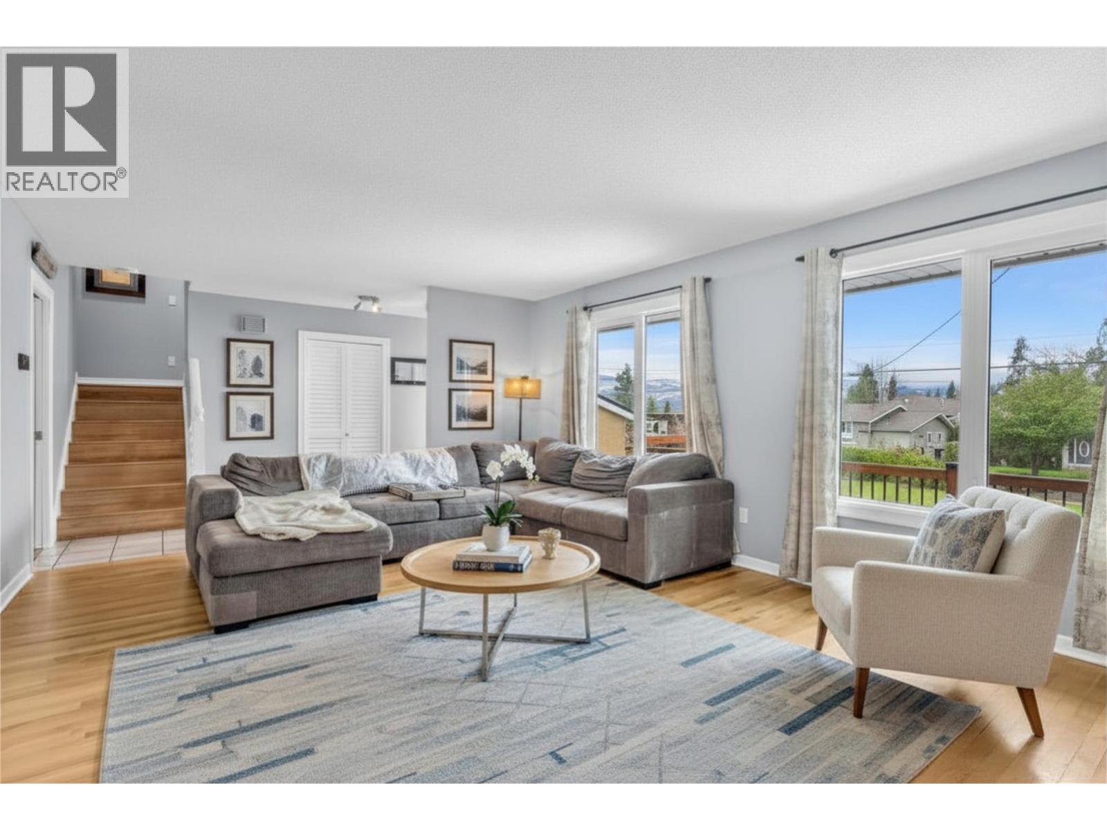 863 HAMMER AVENUE - 5