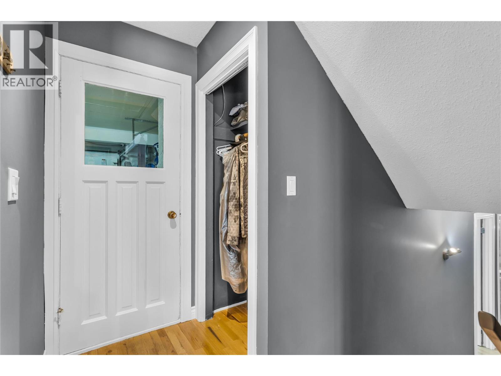 863 HAMMER AVENUE - 36