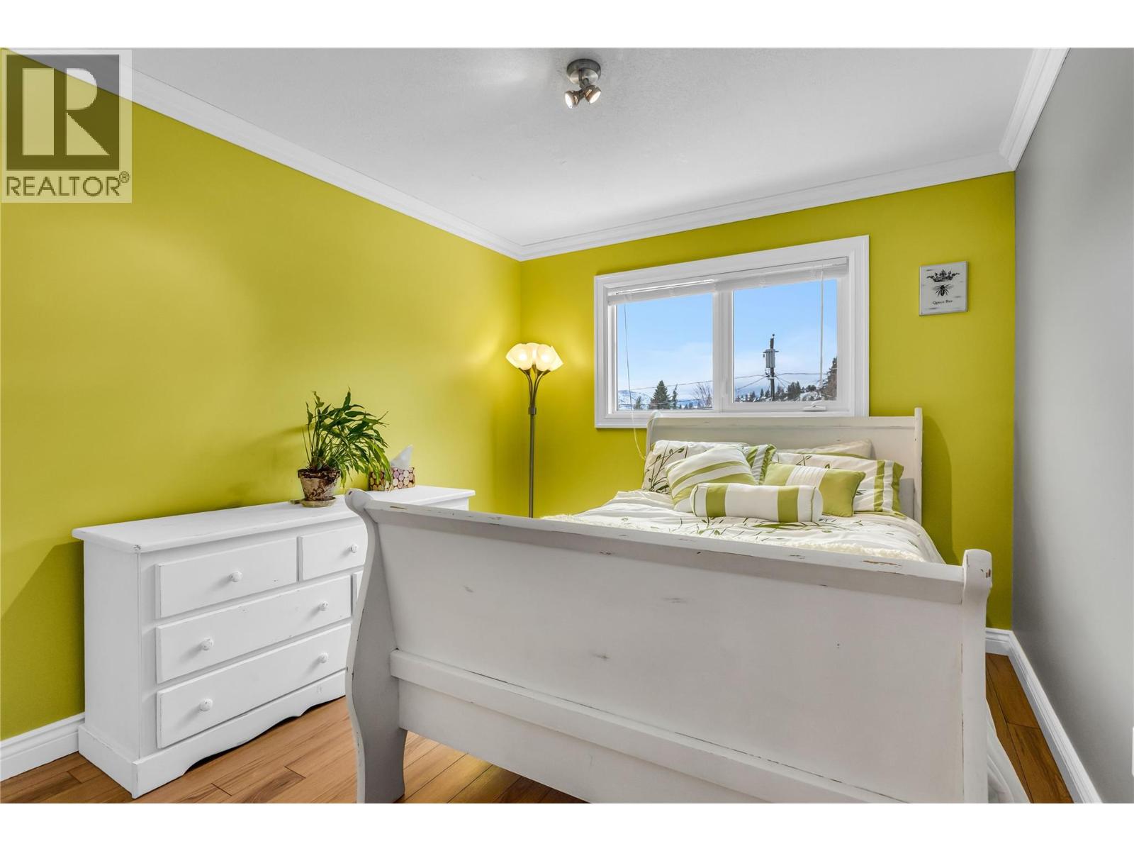 863 HAMMER AVENUE - 18