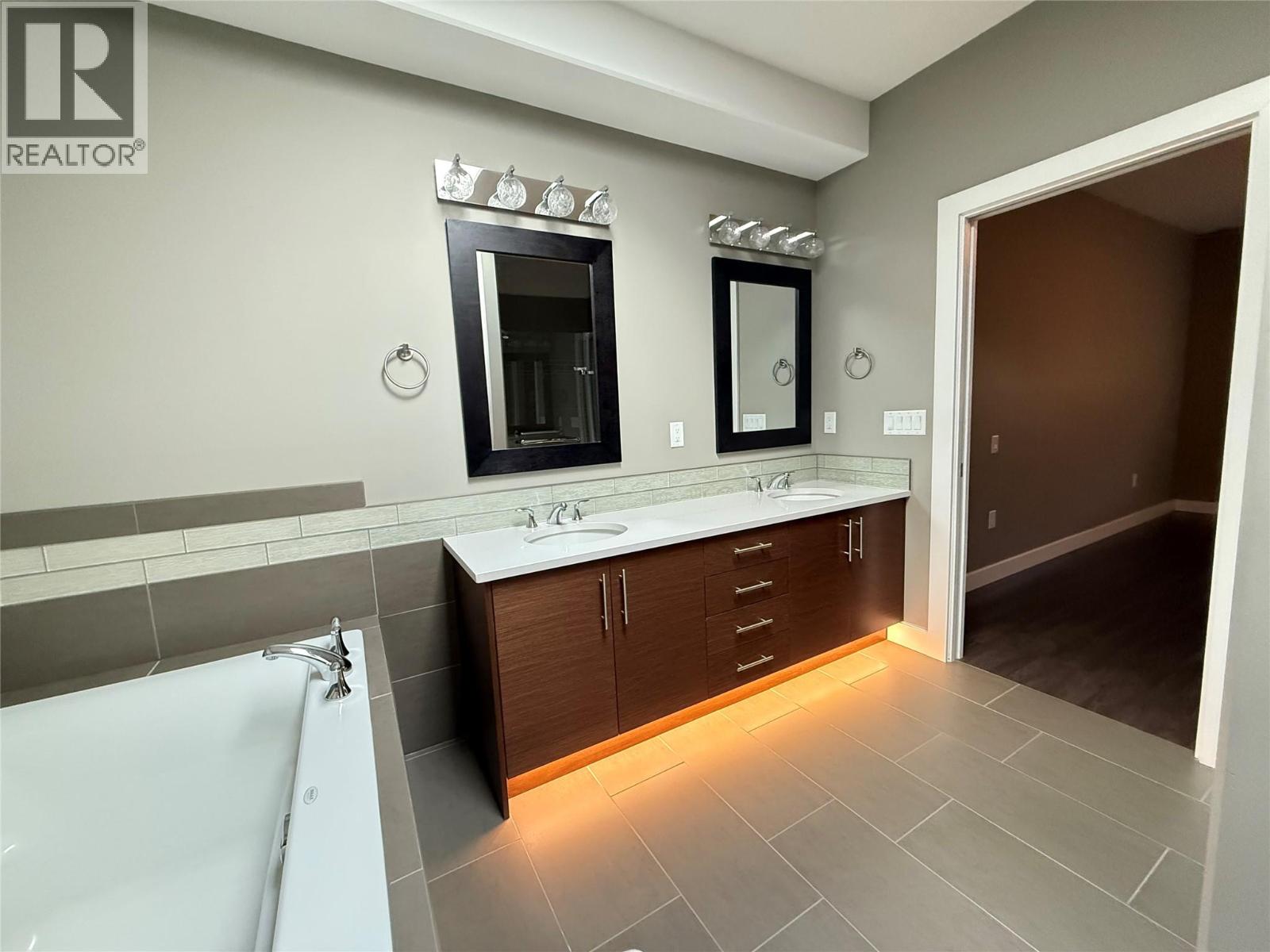 169 170 Stocks Crescent, Penticton