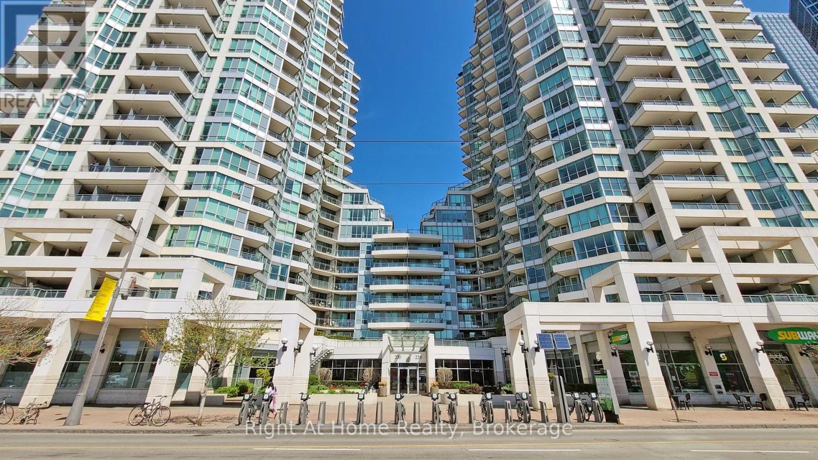 209 - 228 QUEENS QUAY W