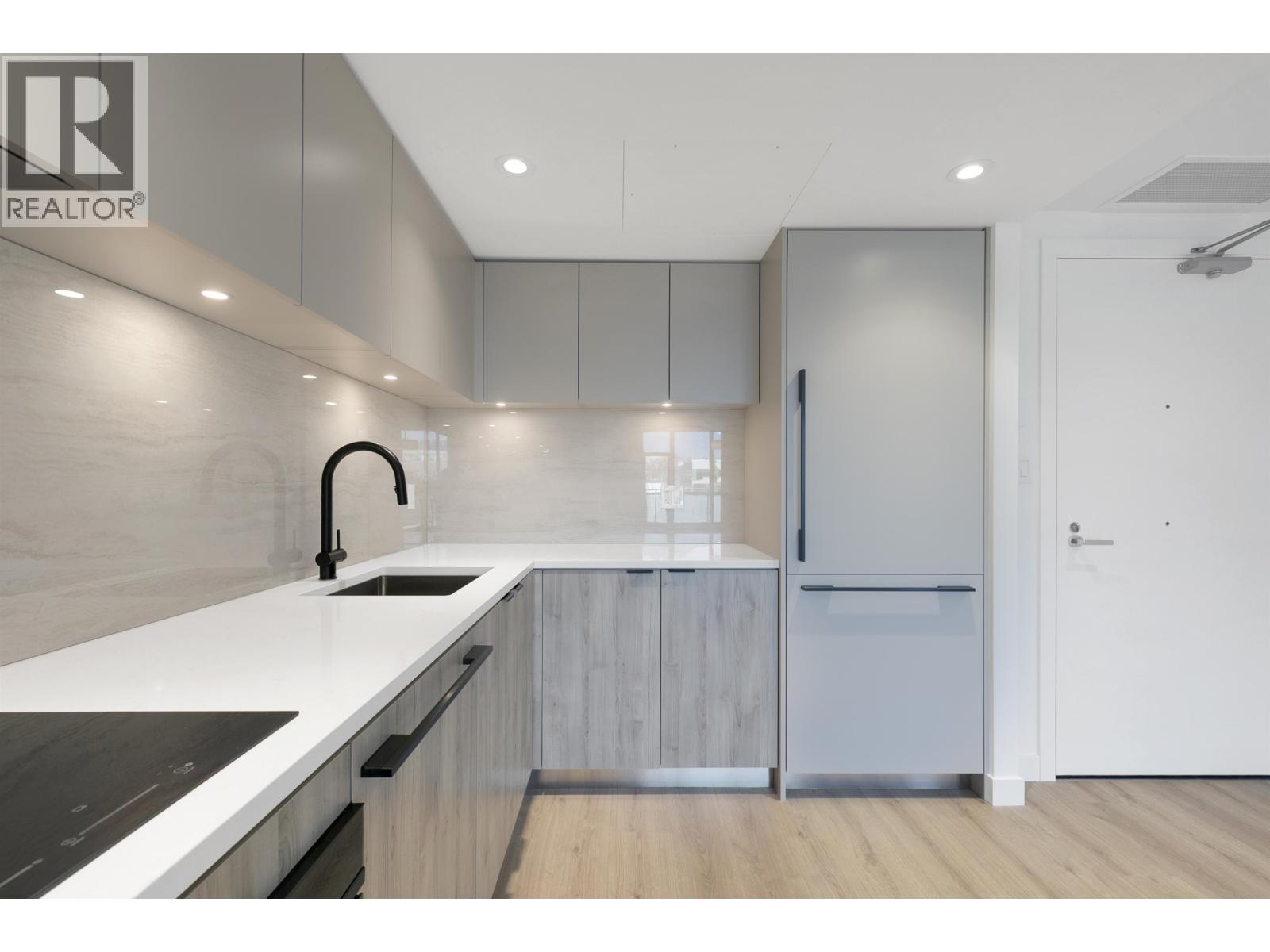 307 755 HARBOURSIDE DRIVE, West Vancouver