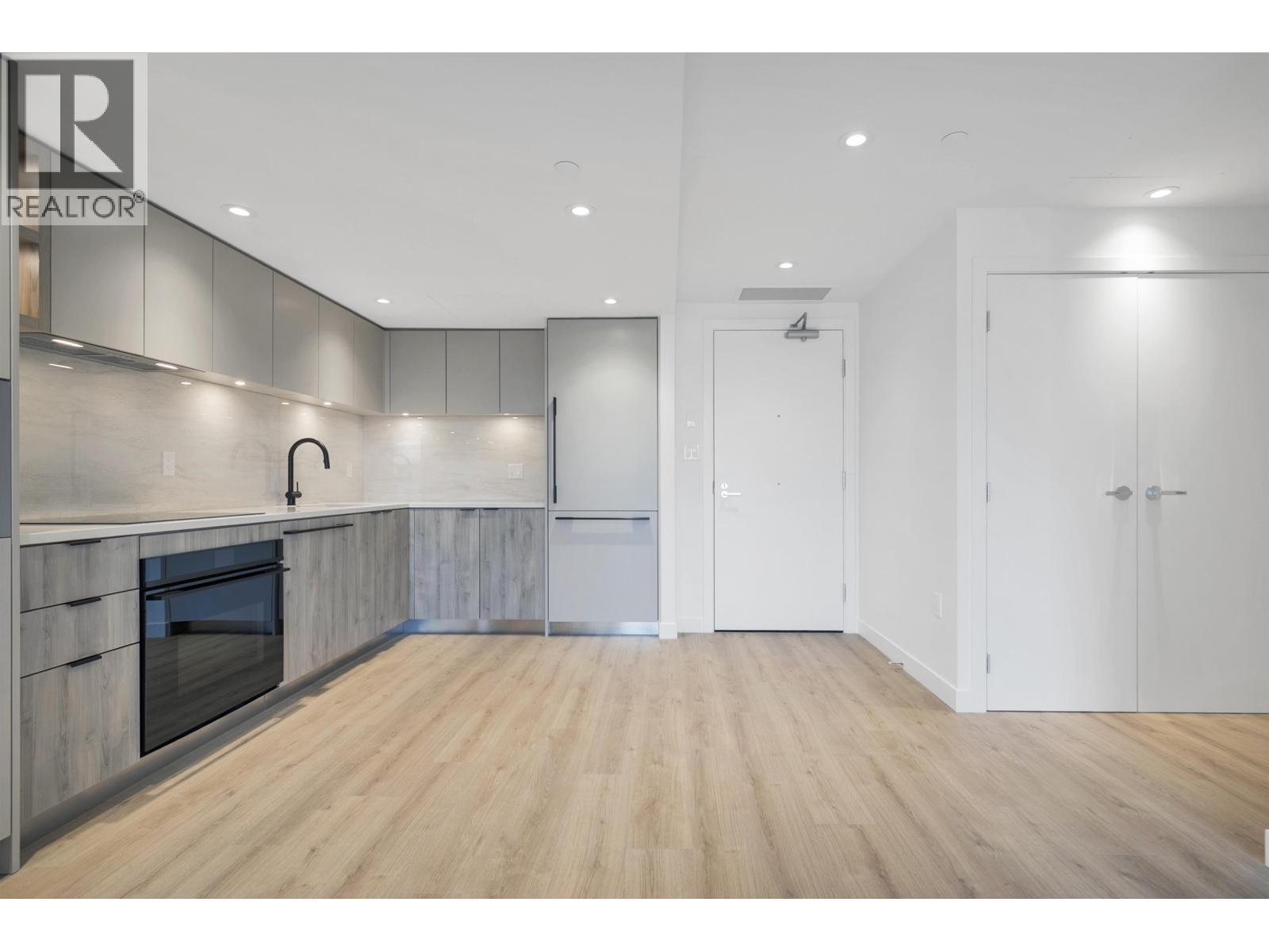 307 755 HARBOURSIDE DRIVE, West Vancouver