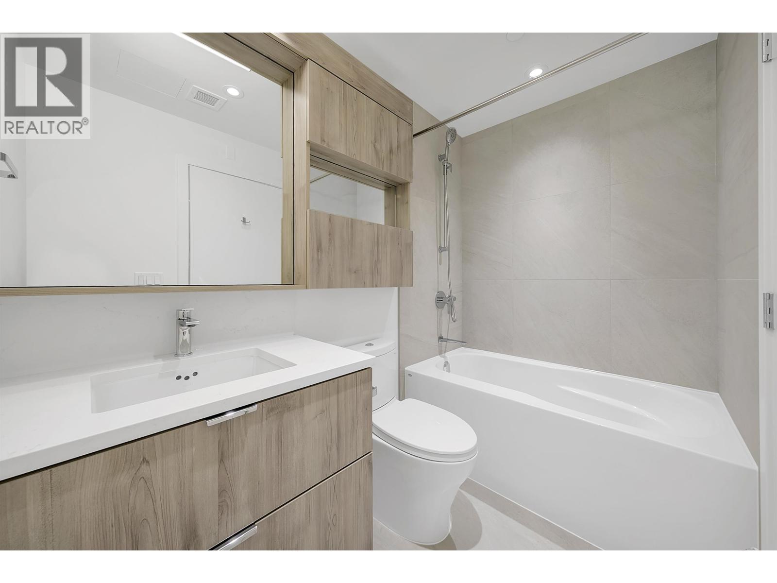 307 755 HARBOURSIDE DRIVE, West Vancouver