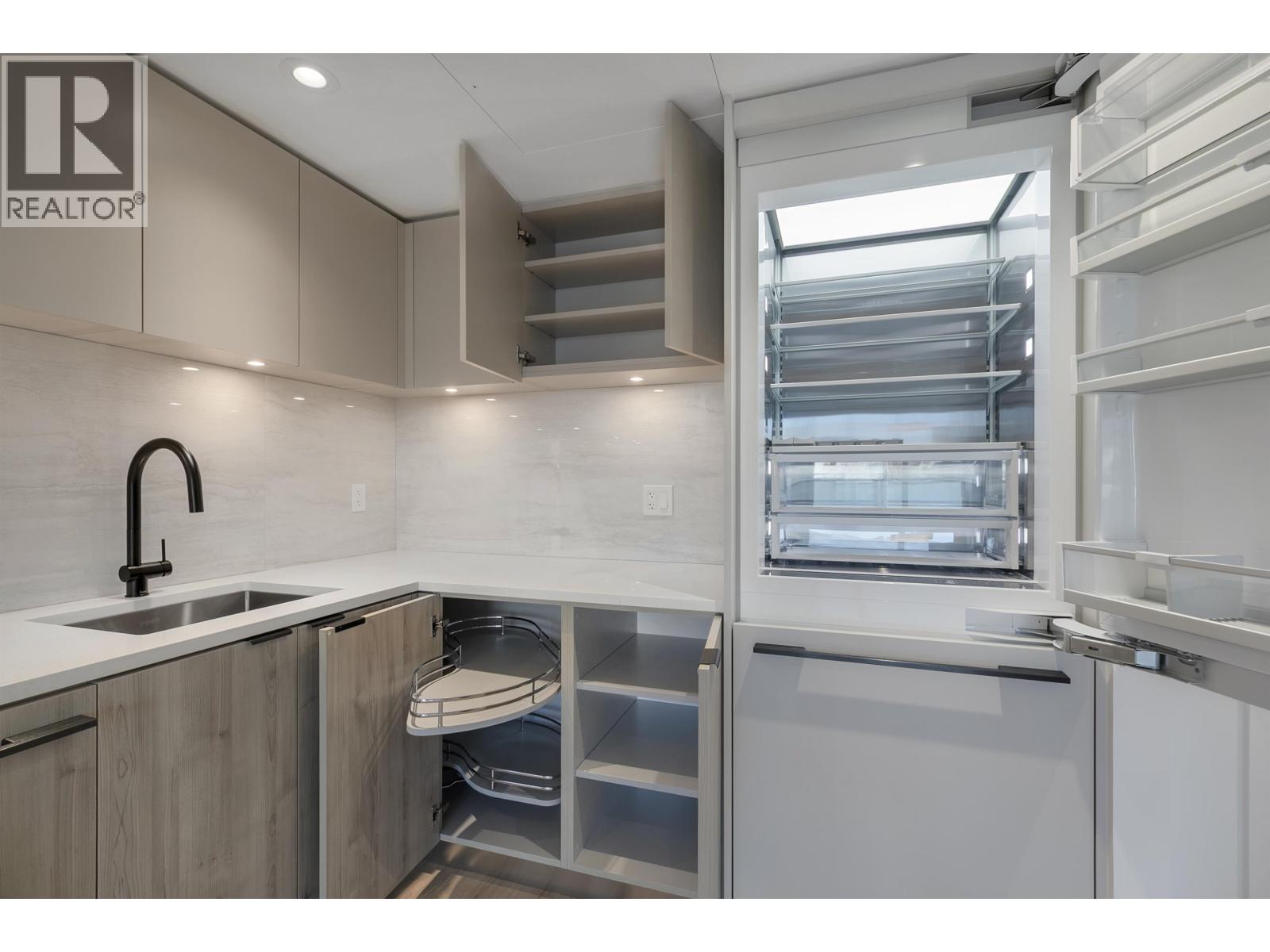 307 755 HARBOURSIDE DRIVE, West Vancouver