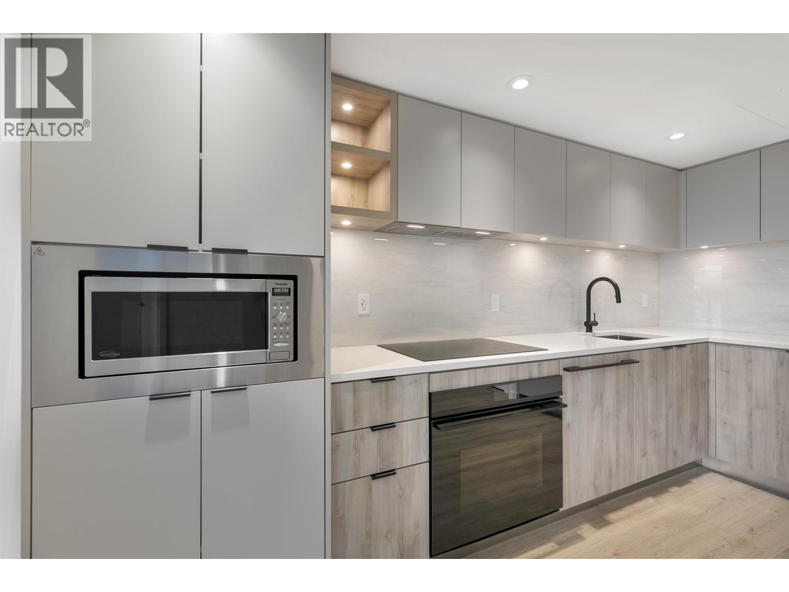 307 755 HARBOURSIDE DRIVE, West Vancouver