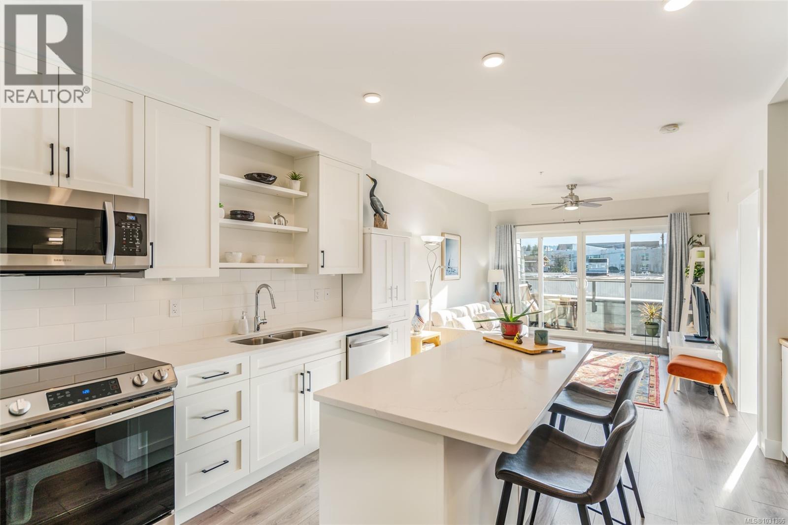 #203 113 HIRST AVE E - 3