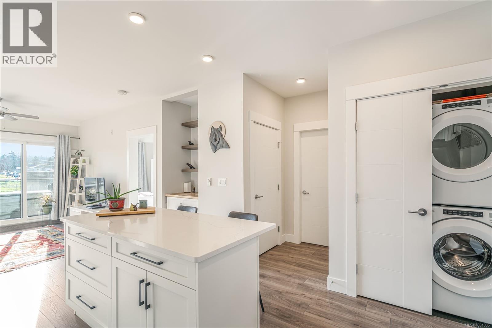 #203 113 Hirst Ave E - 6