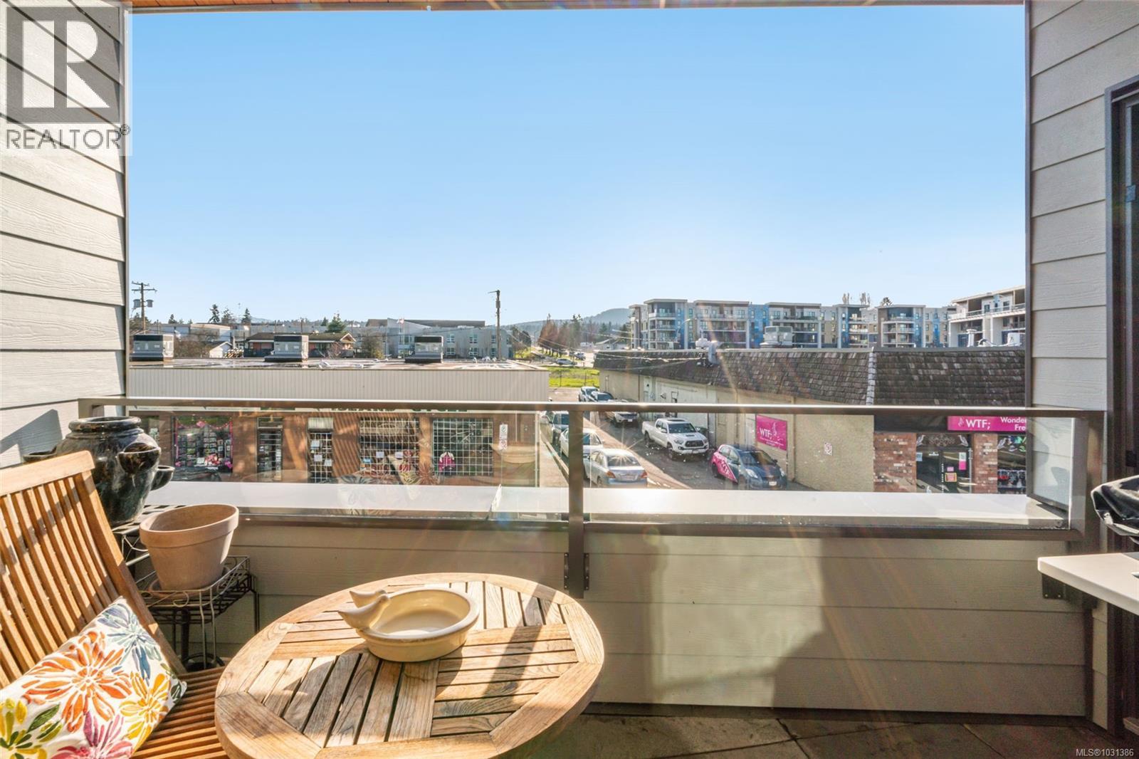 #203 113 Hirst Ave E - 9