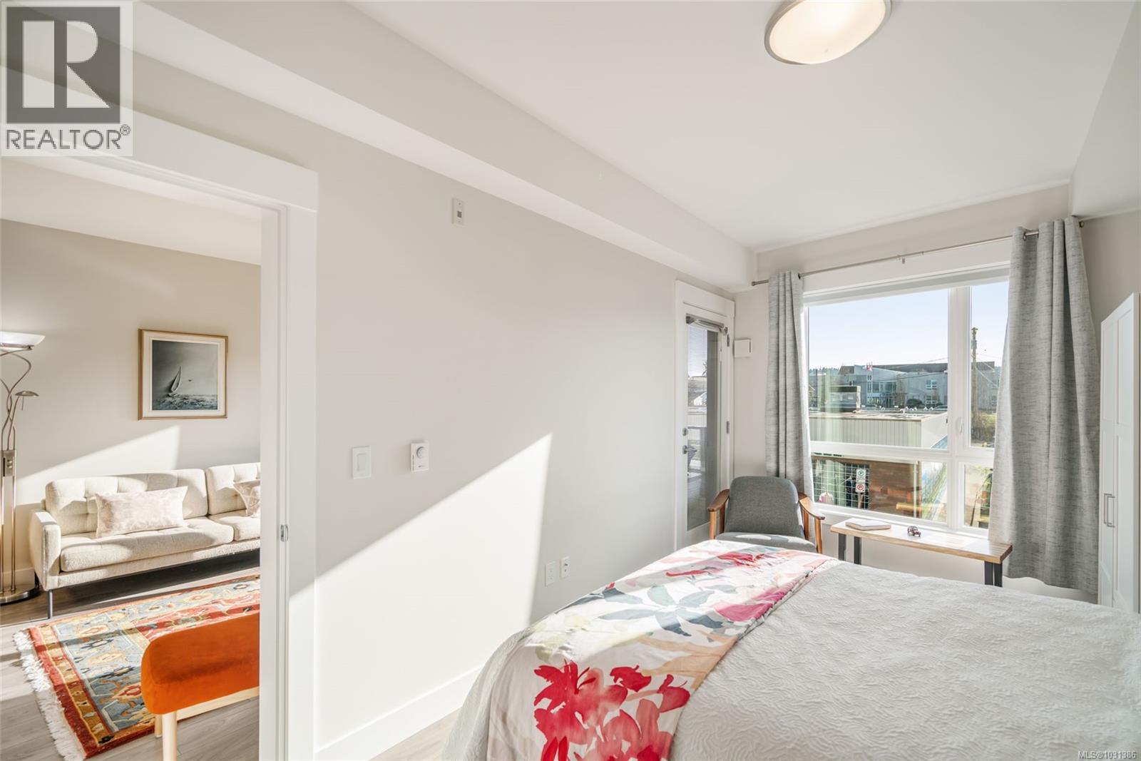 #203 113 Hirst Ave E - 18