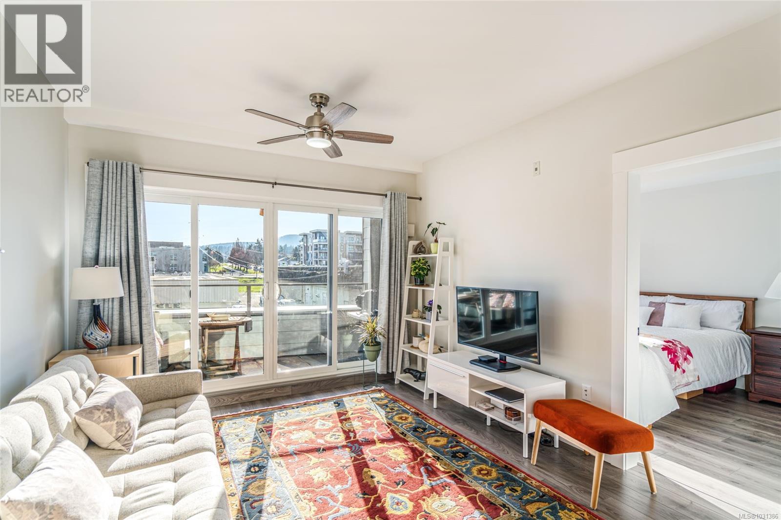 #203 113 Hirst Ave E - 17