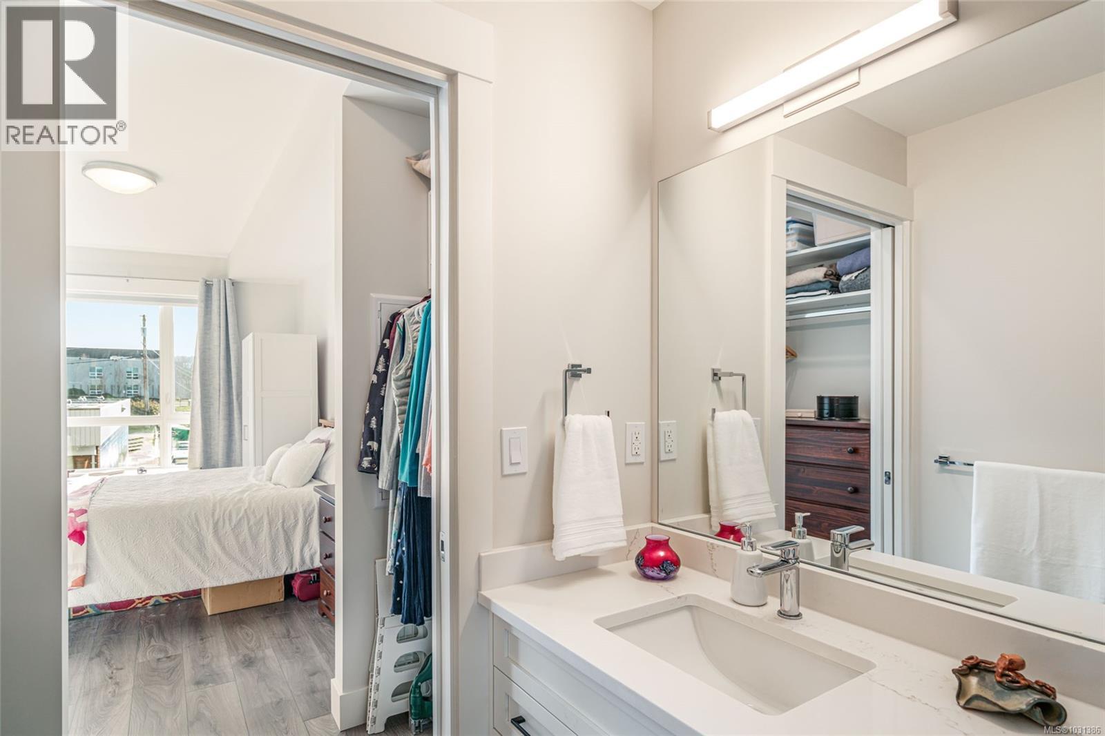 #203 113 Hirst Ave E - 19